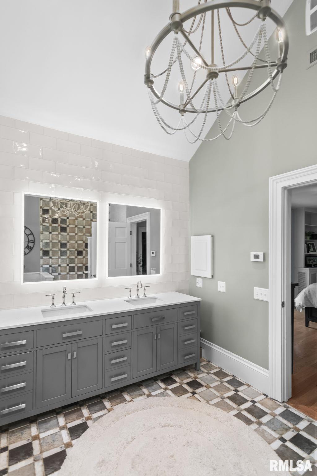 2624 E LAKE SHORE Drive