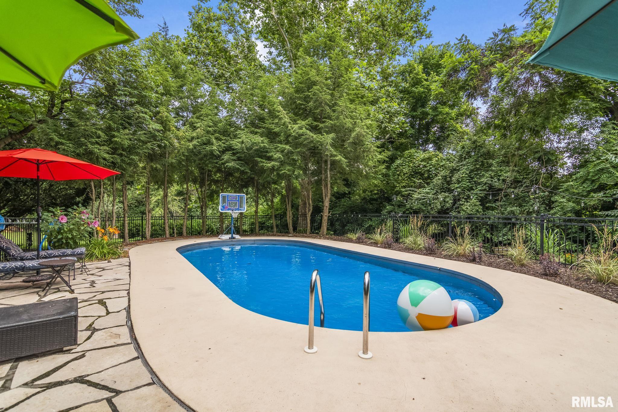 2624 E LAKE SHORE Drive