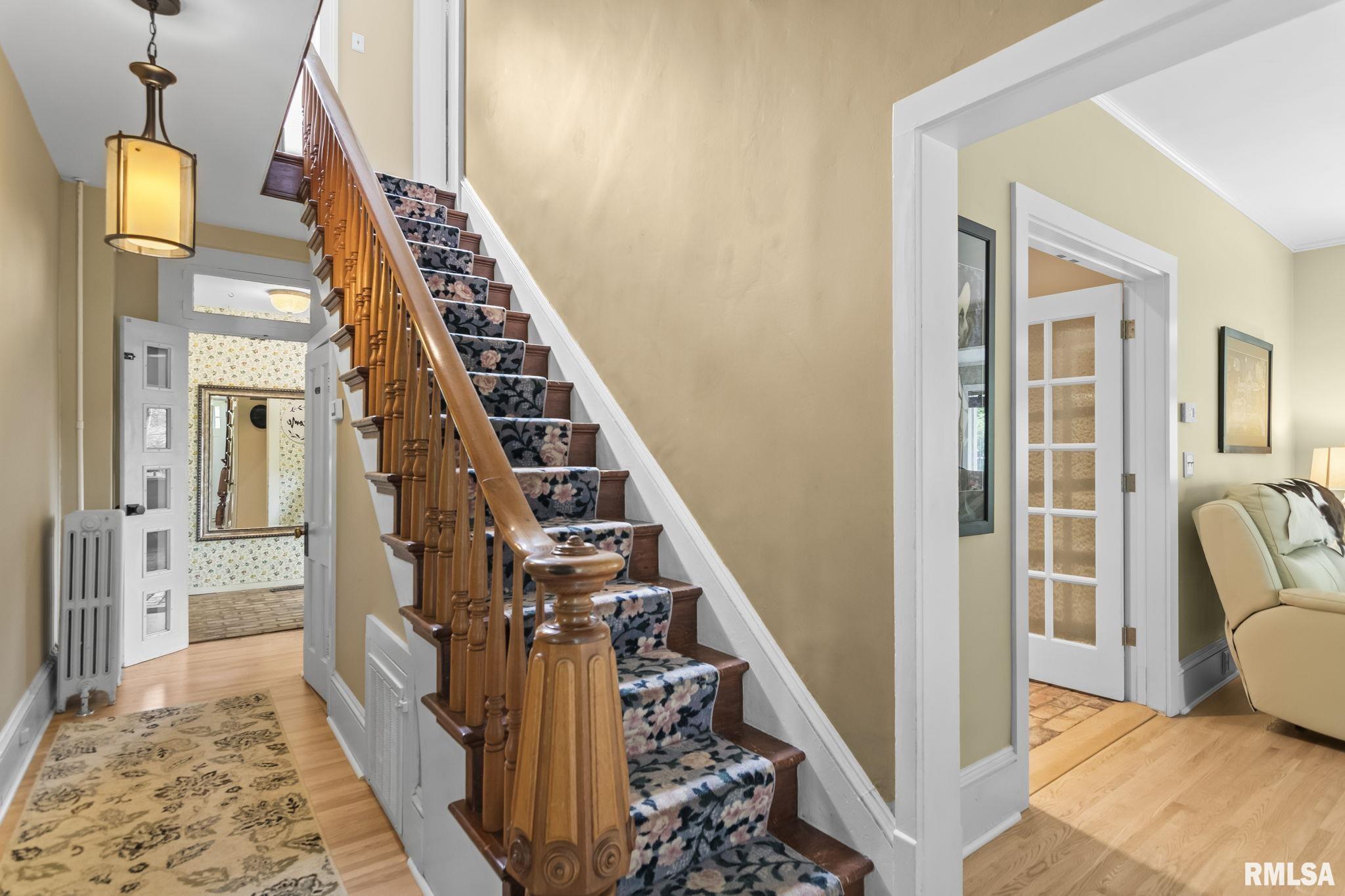 2624 E LAKE SHORE Drive