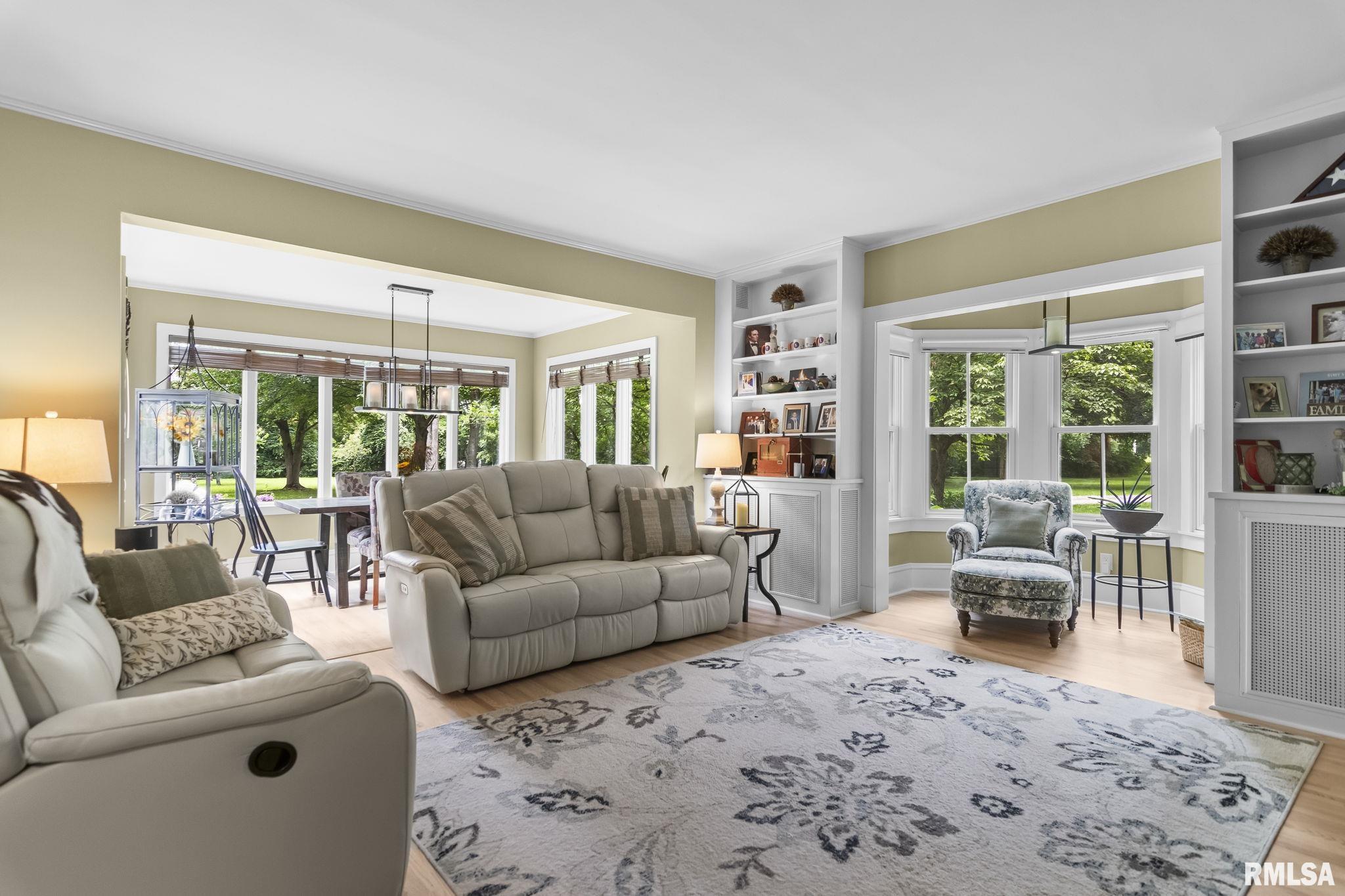 2624 E LAKE SHORE Drive