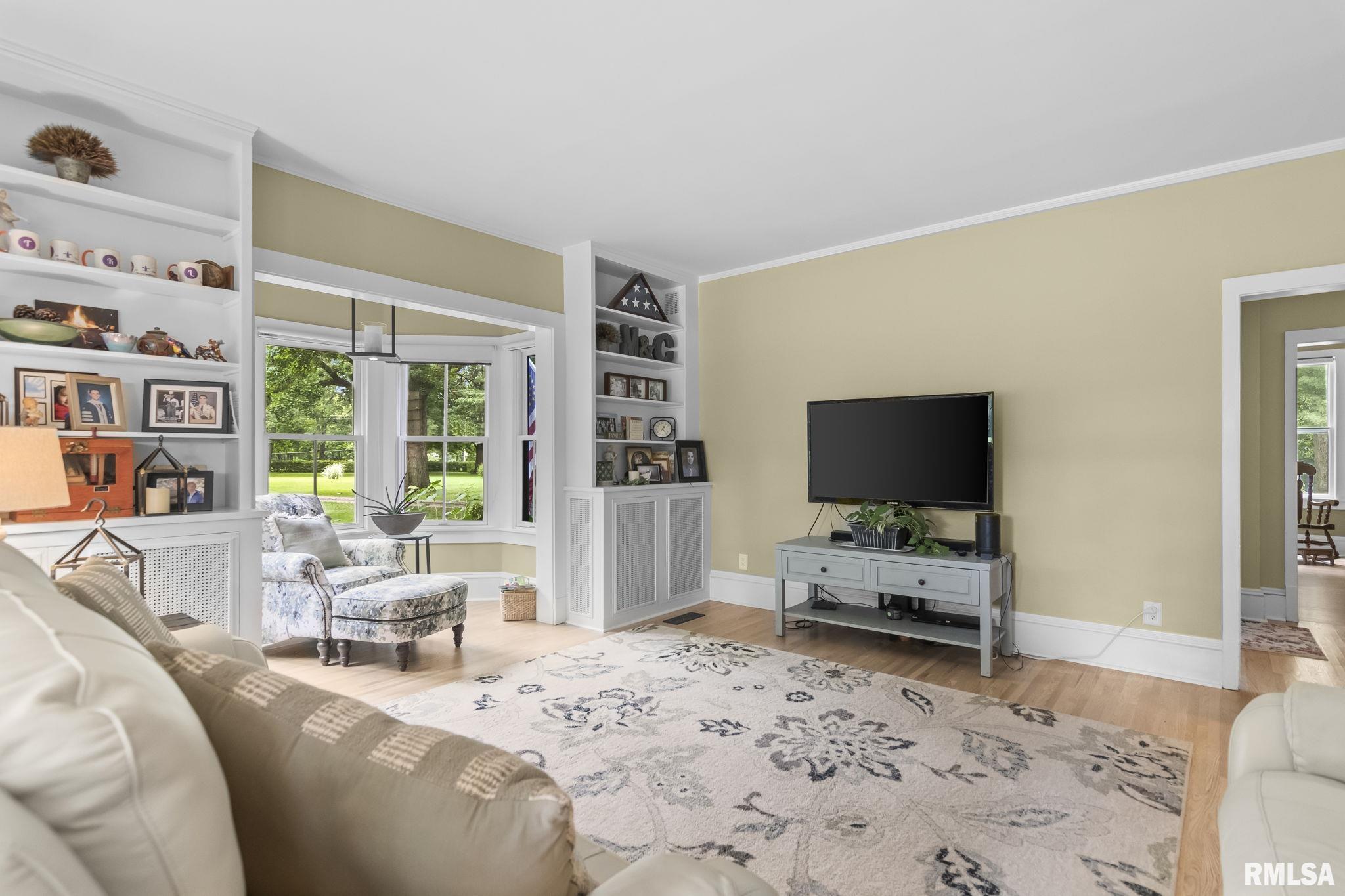 2624 E LAKE SHORE Drive