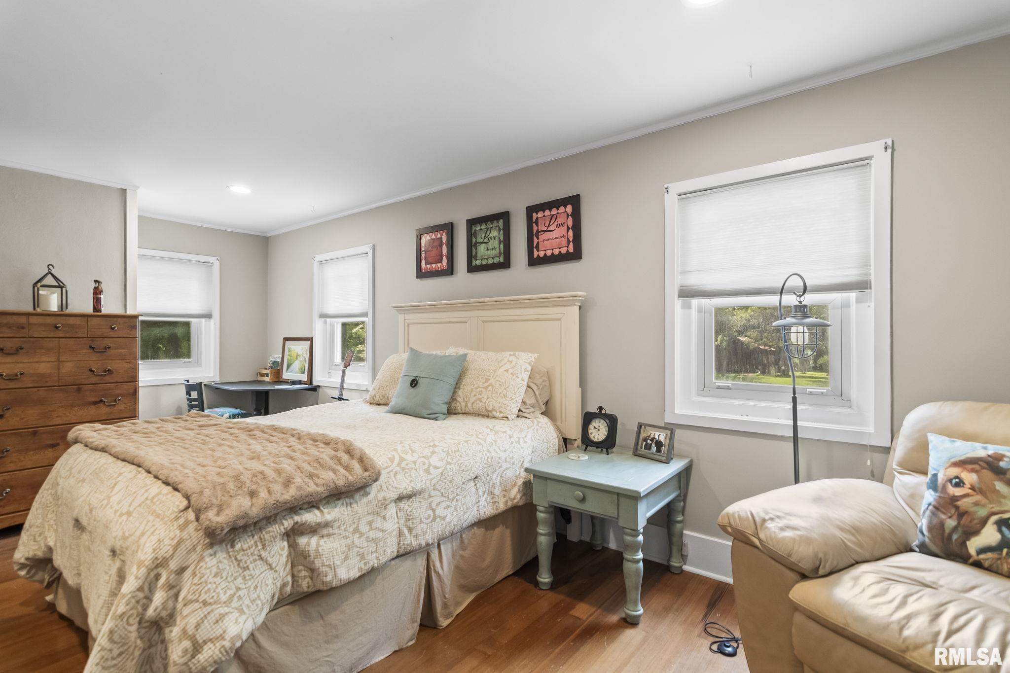 2624 E LAKE SHORE Drive