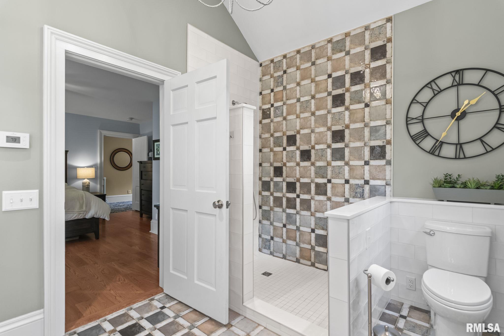 2624 E LAKE SHORE Drive