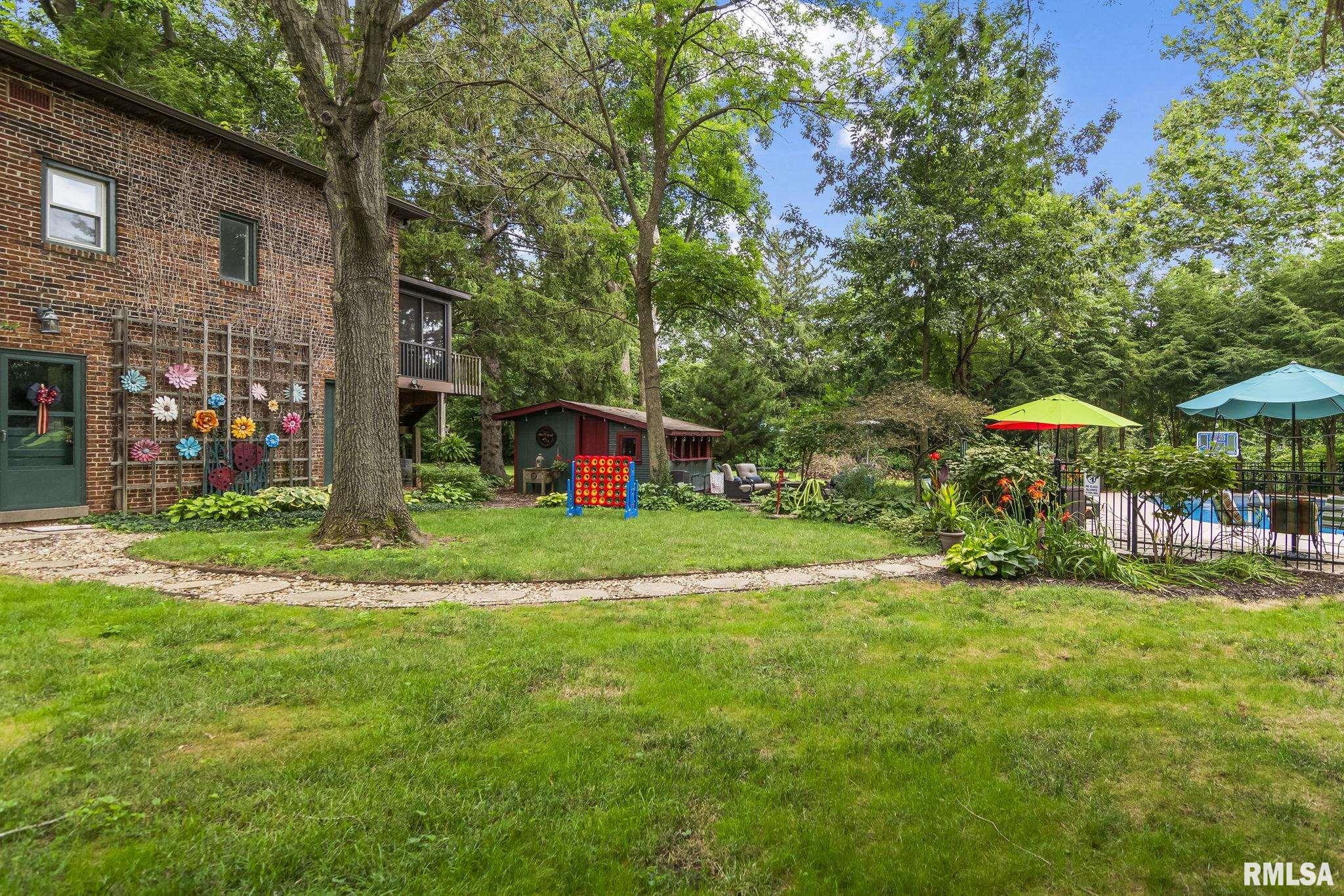 2624 E LAKE SHORE Drive