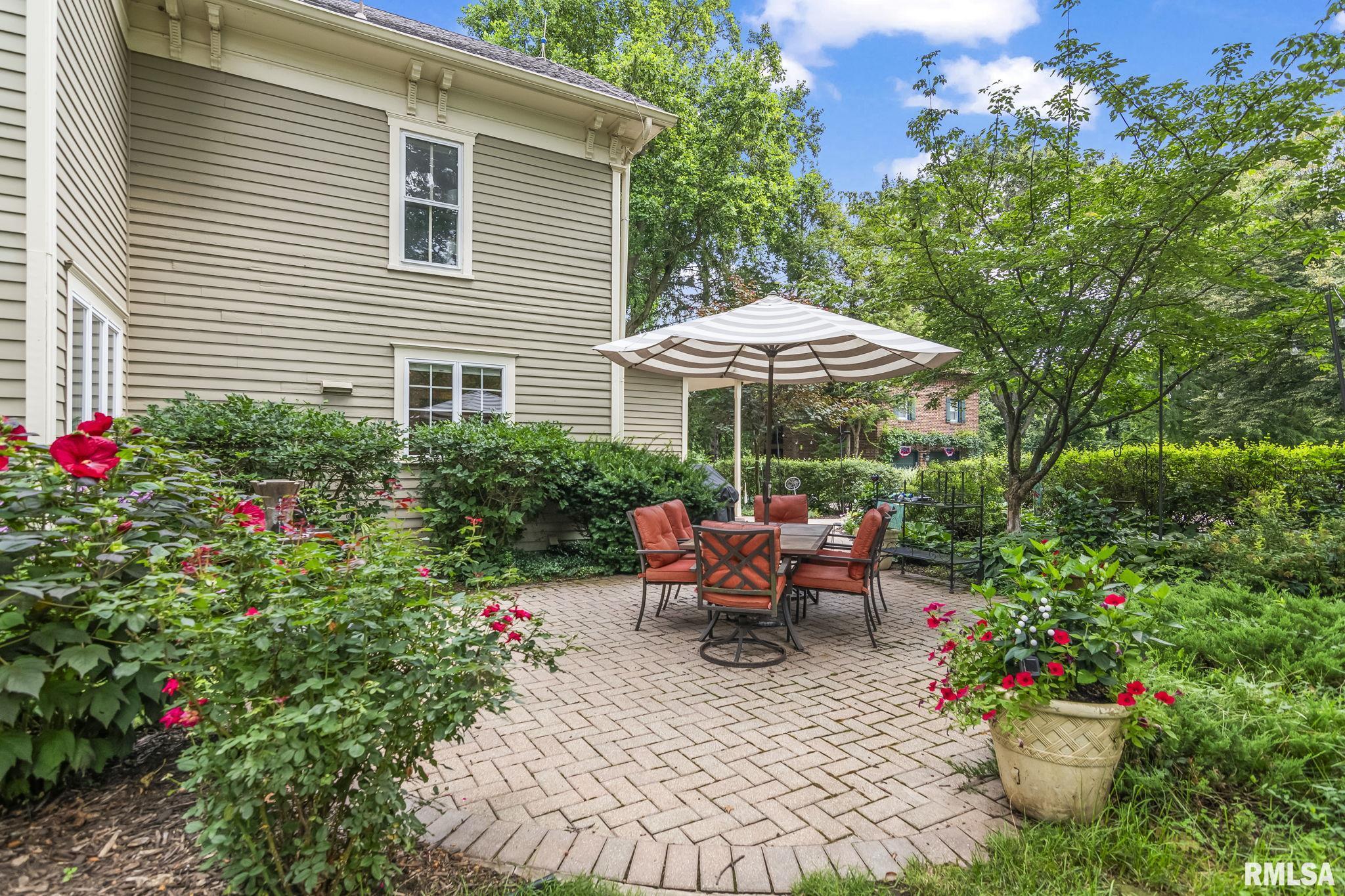 2624 E LAKE SHORE Drive