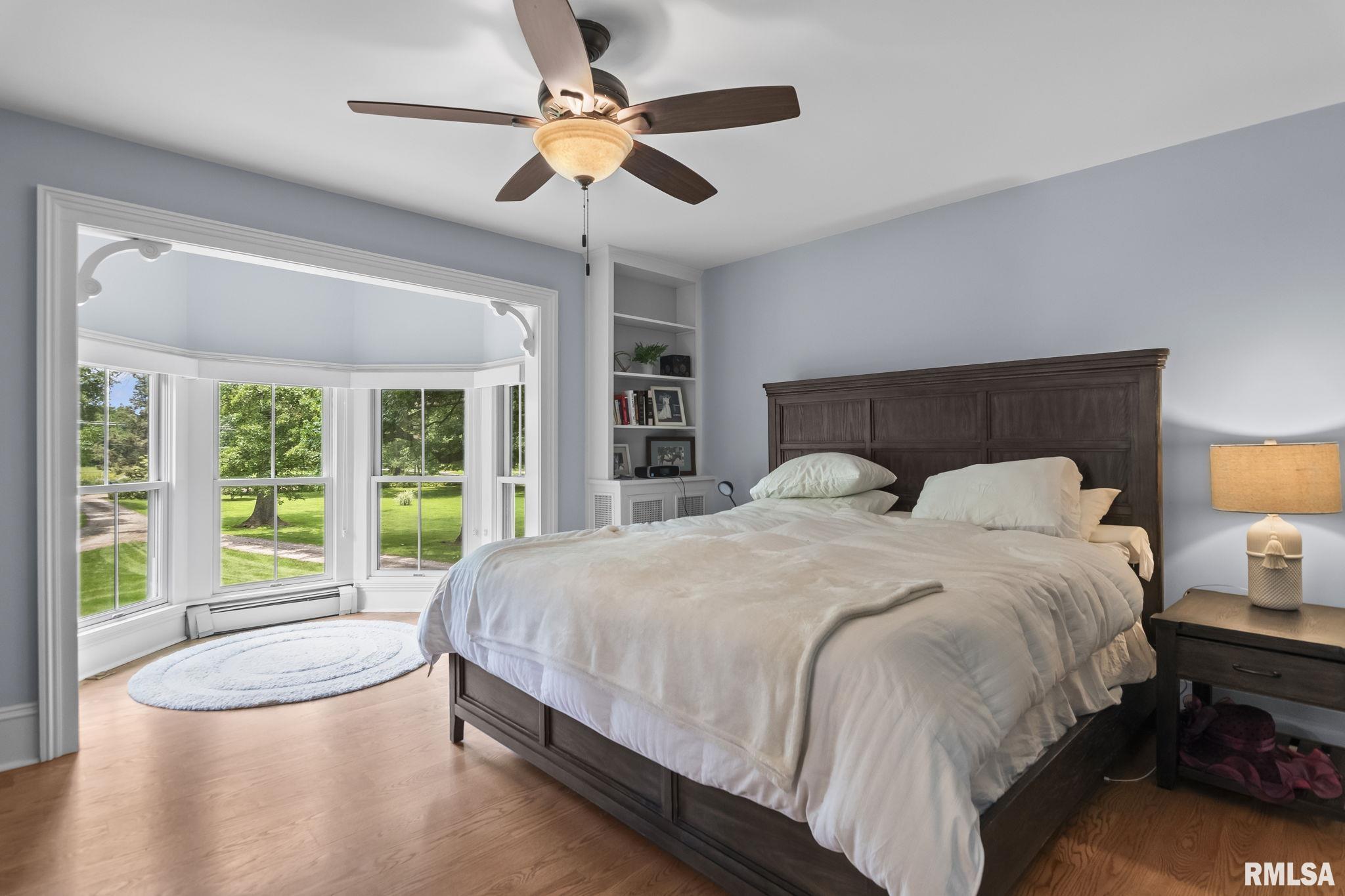 2624 E LAKE SHORE Drive