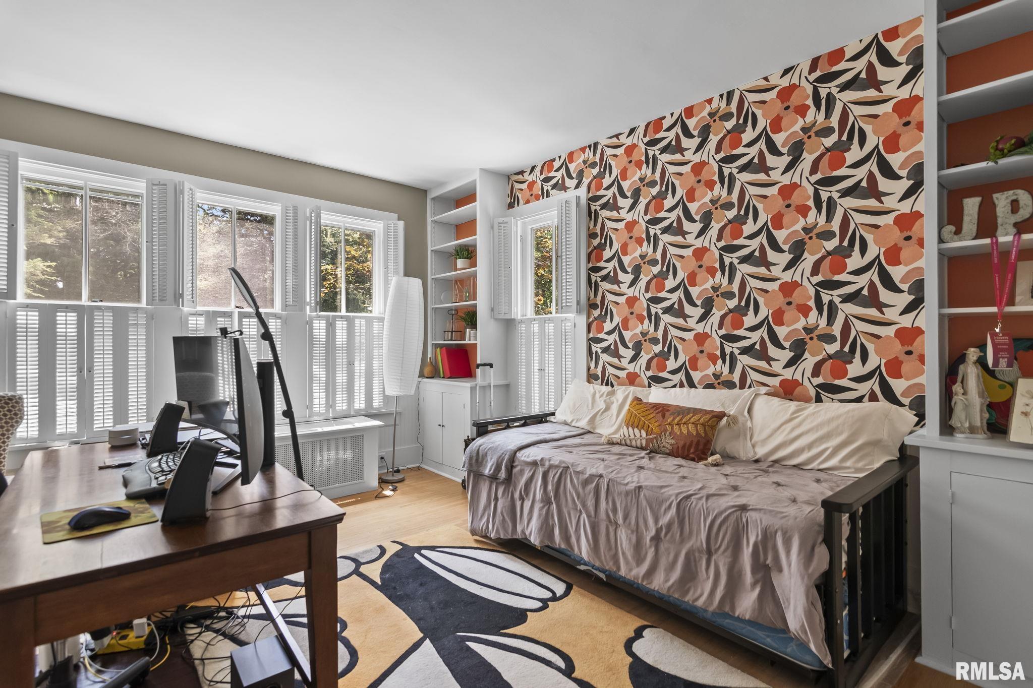 2624 E LAKE SHORE Drive