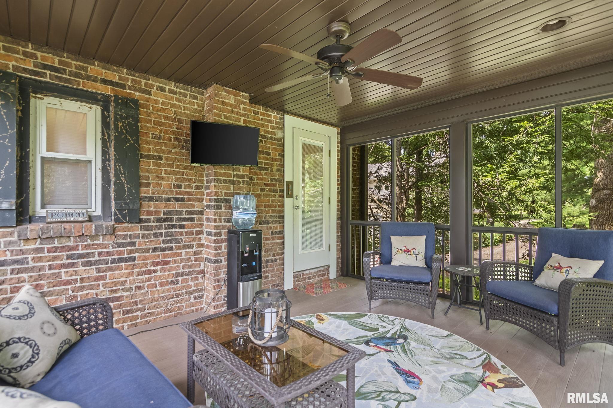 2624 E LAKE SHORE Drive