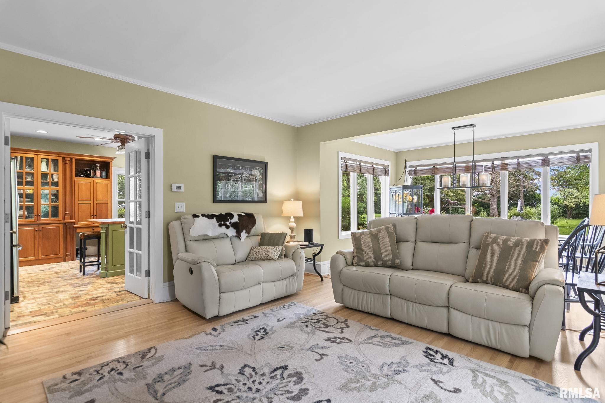 2624 E LAKE SHORE Drive