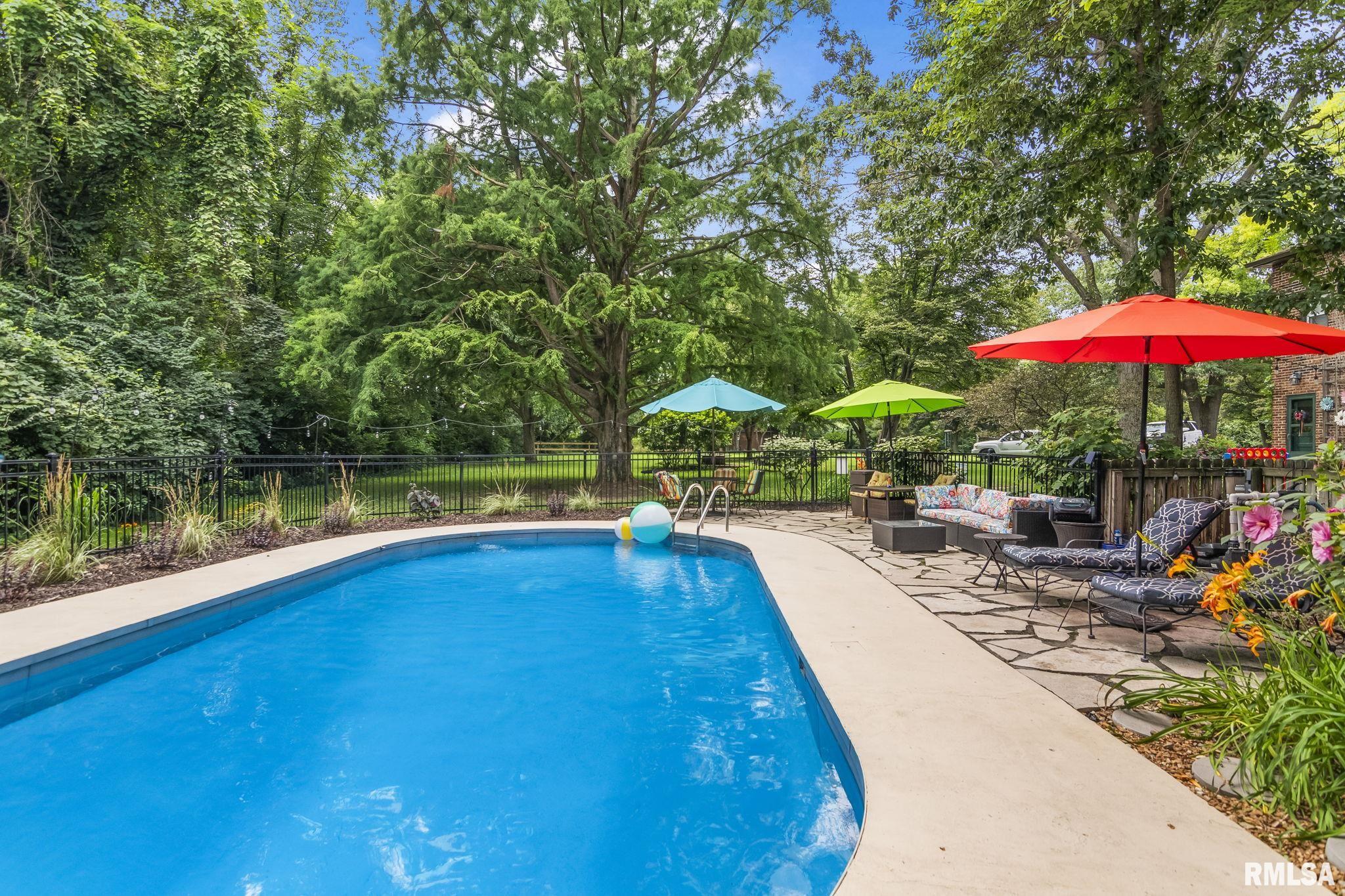 2624 E LAKE SHORE Drive