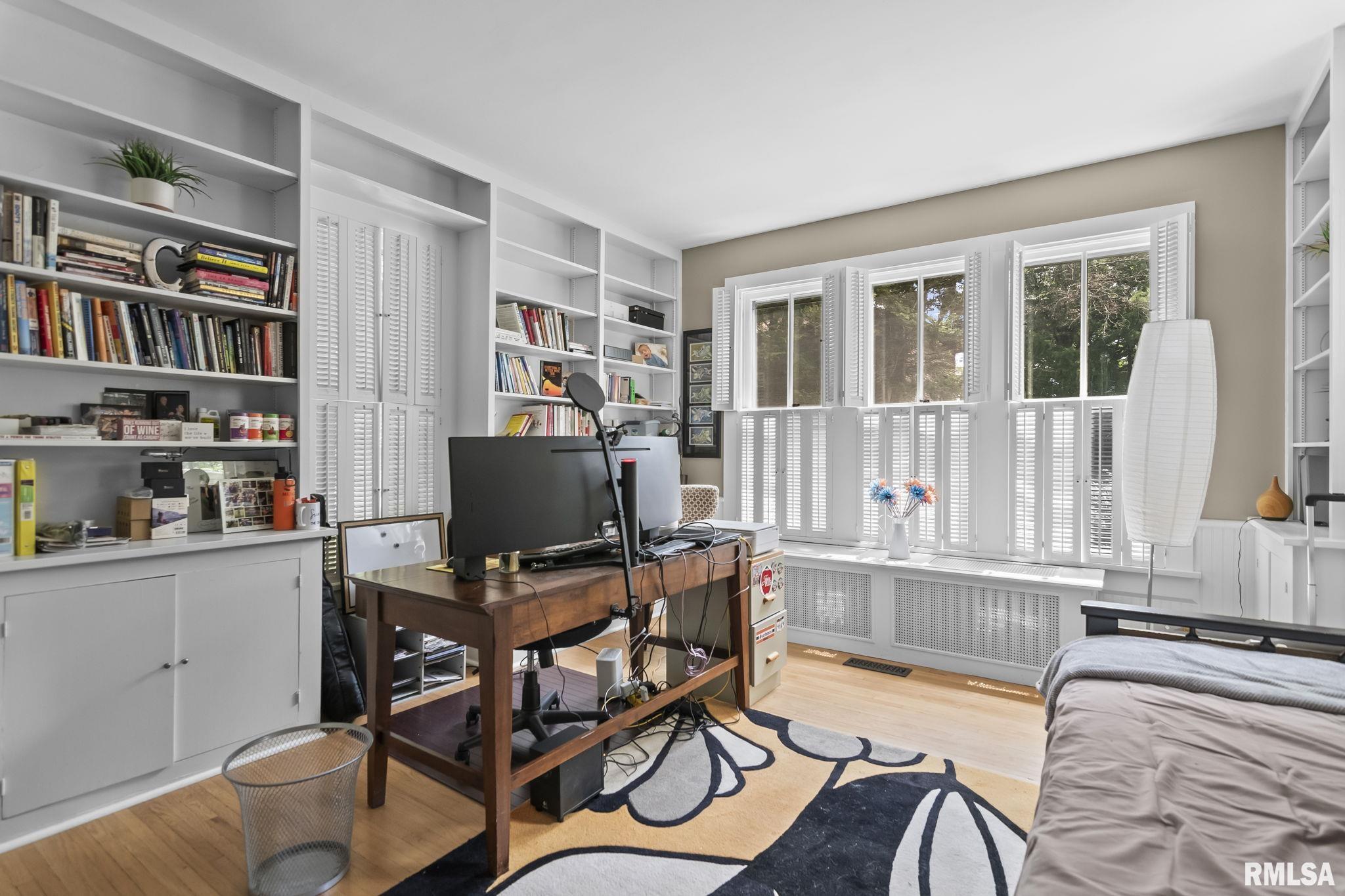 2624 E LAKE SHORE Drive