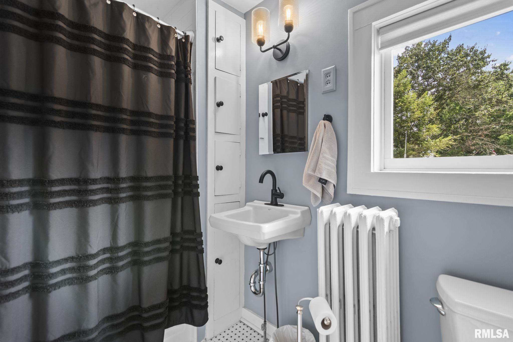 2624 E LAKE SHORE Drive