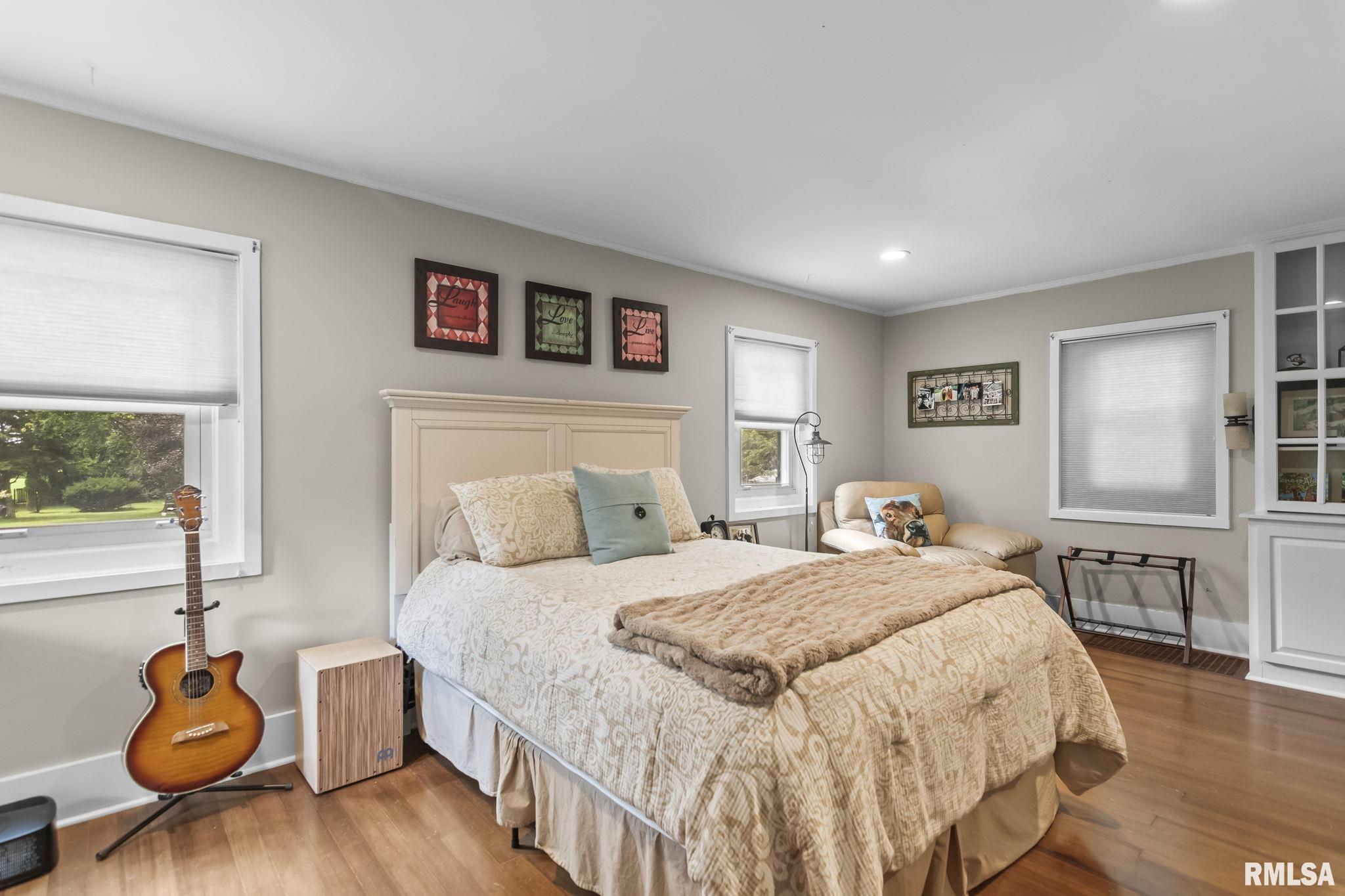 2624 E LAKE SHORE Drive