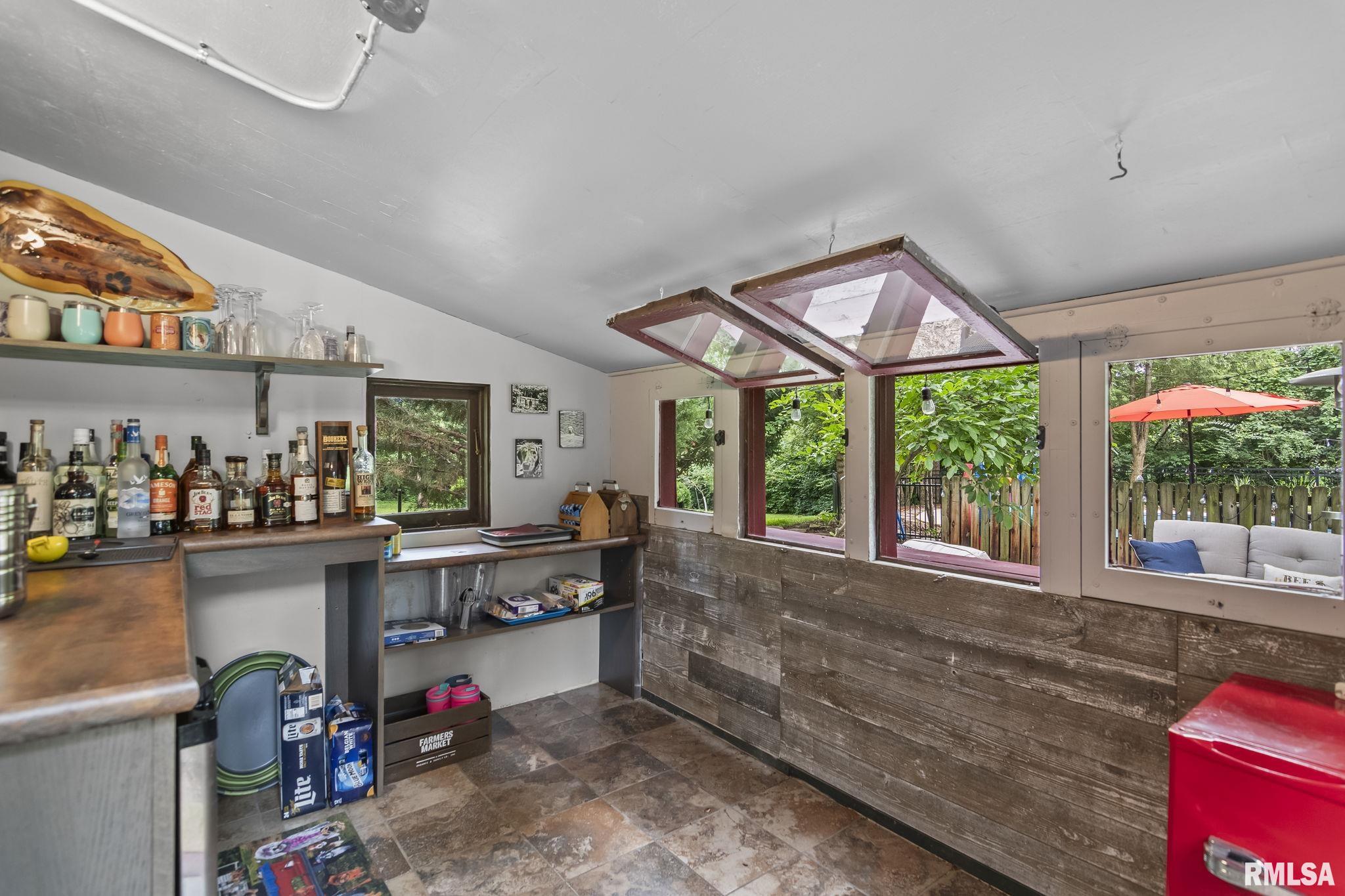 2624 E LAKE SHORE Drive