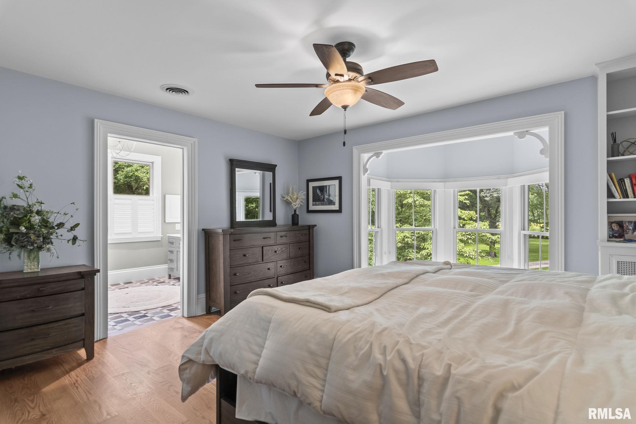 2624 E LAKE SHORE Drive