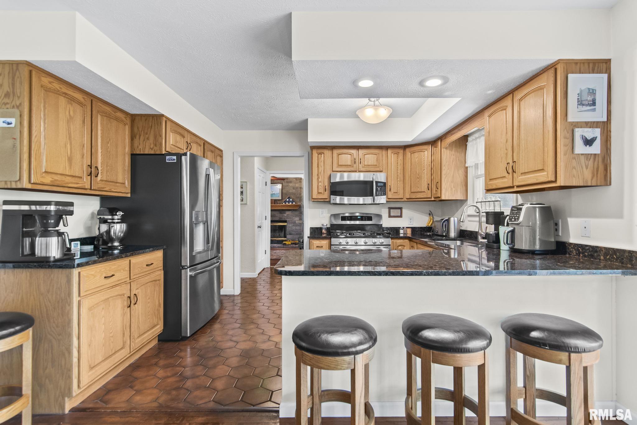 3140 E LAKE SHORE Drive