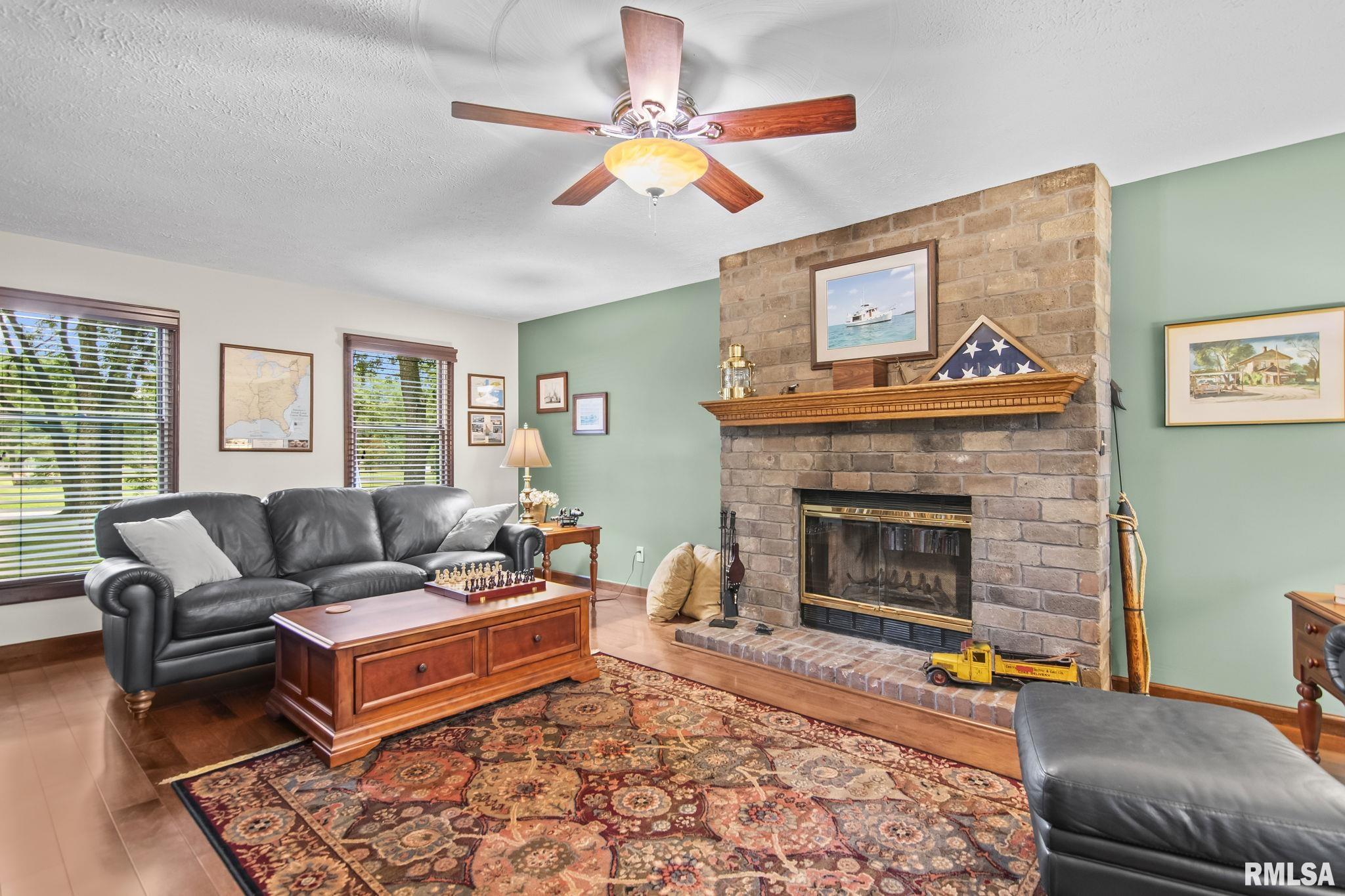 3140 E LAKE SHORE Drive