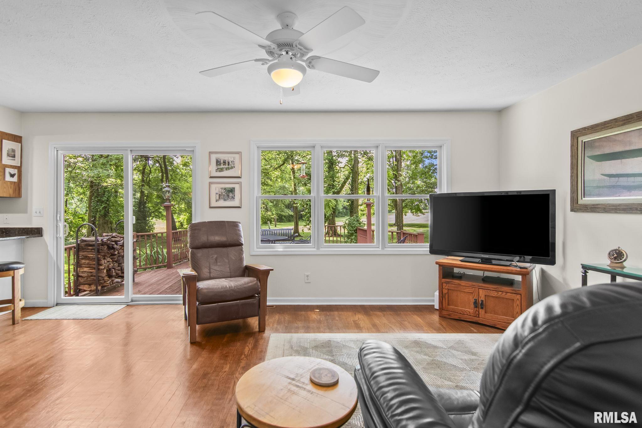 3140 E LAKE SHORE Drive