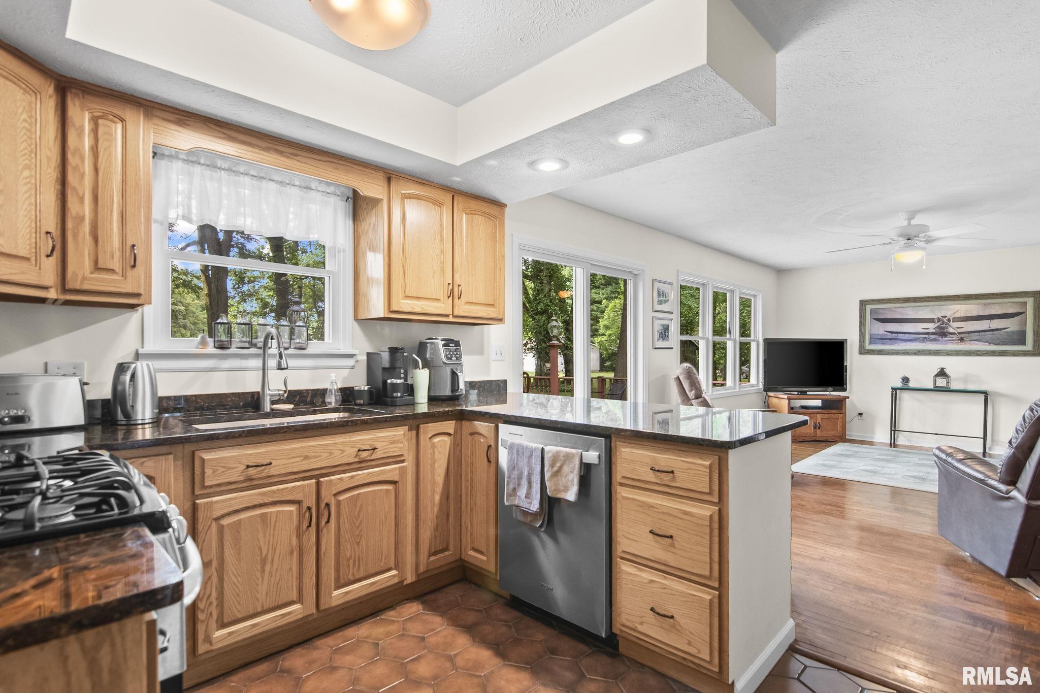 3140 E LAKE SHORE Drive