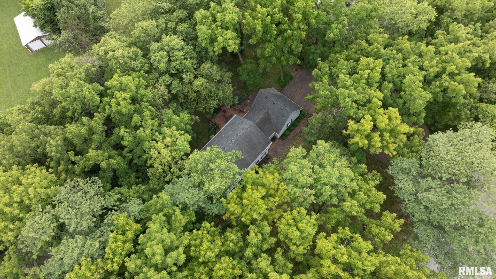 3140 E LAKE SHORE Drive