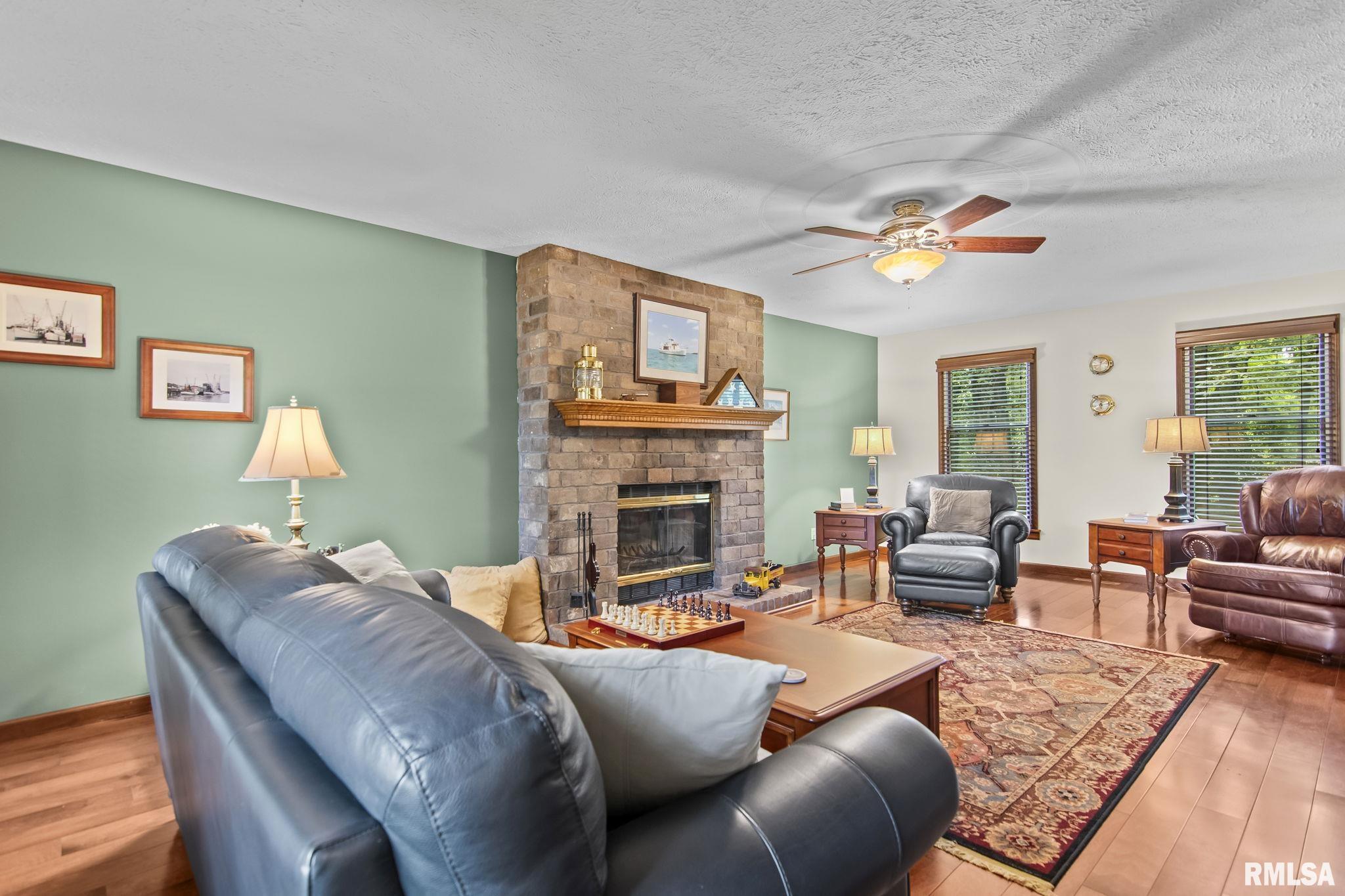 3140 E LAKE SHORE Drive