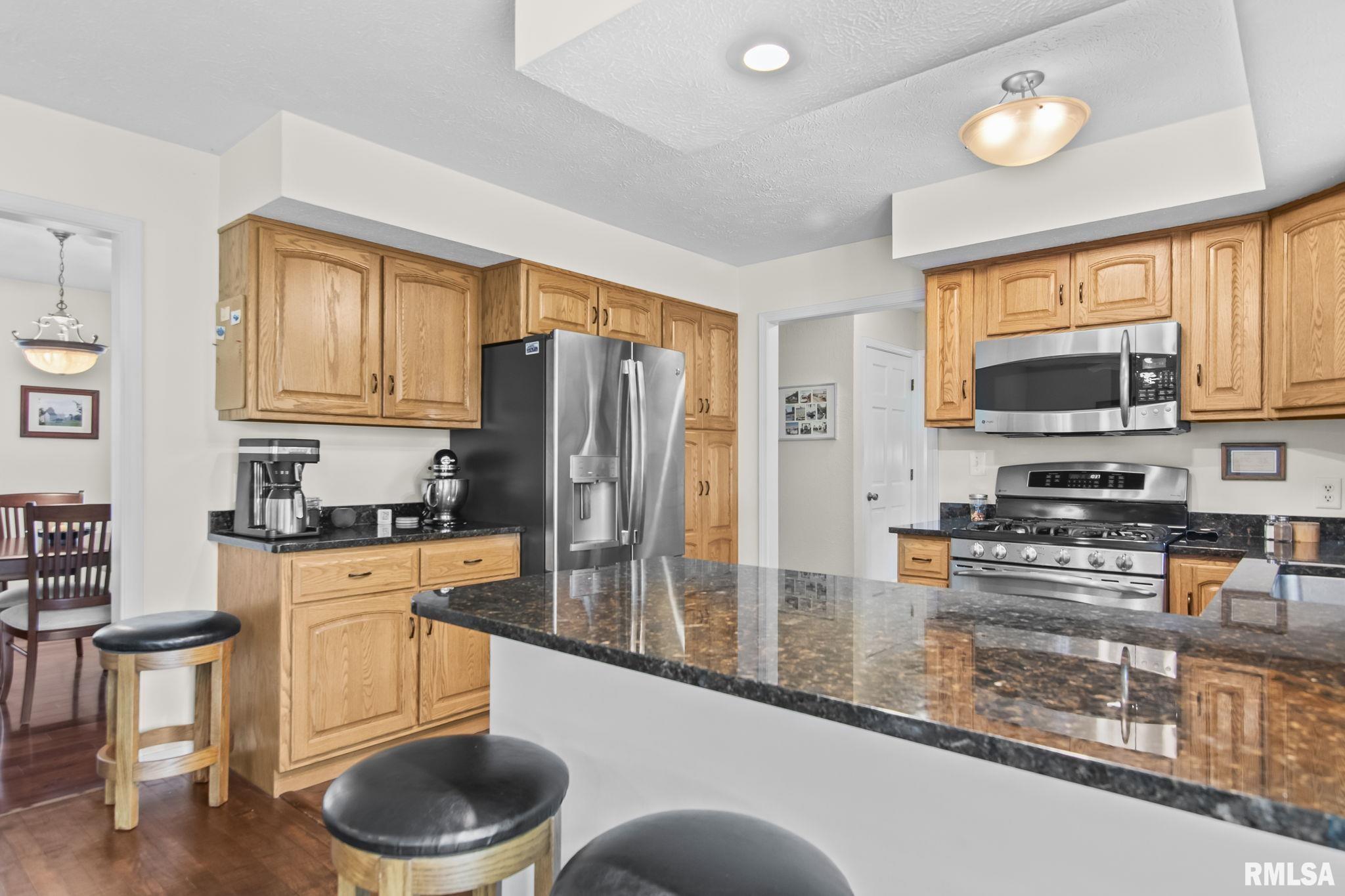 3140 E LAKE SHORE Drive