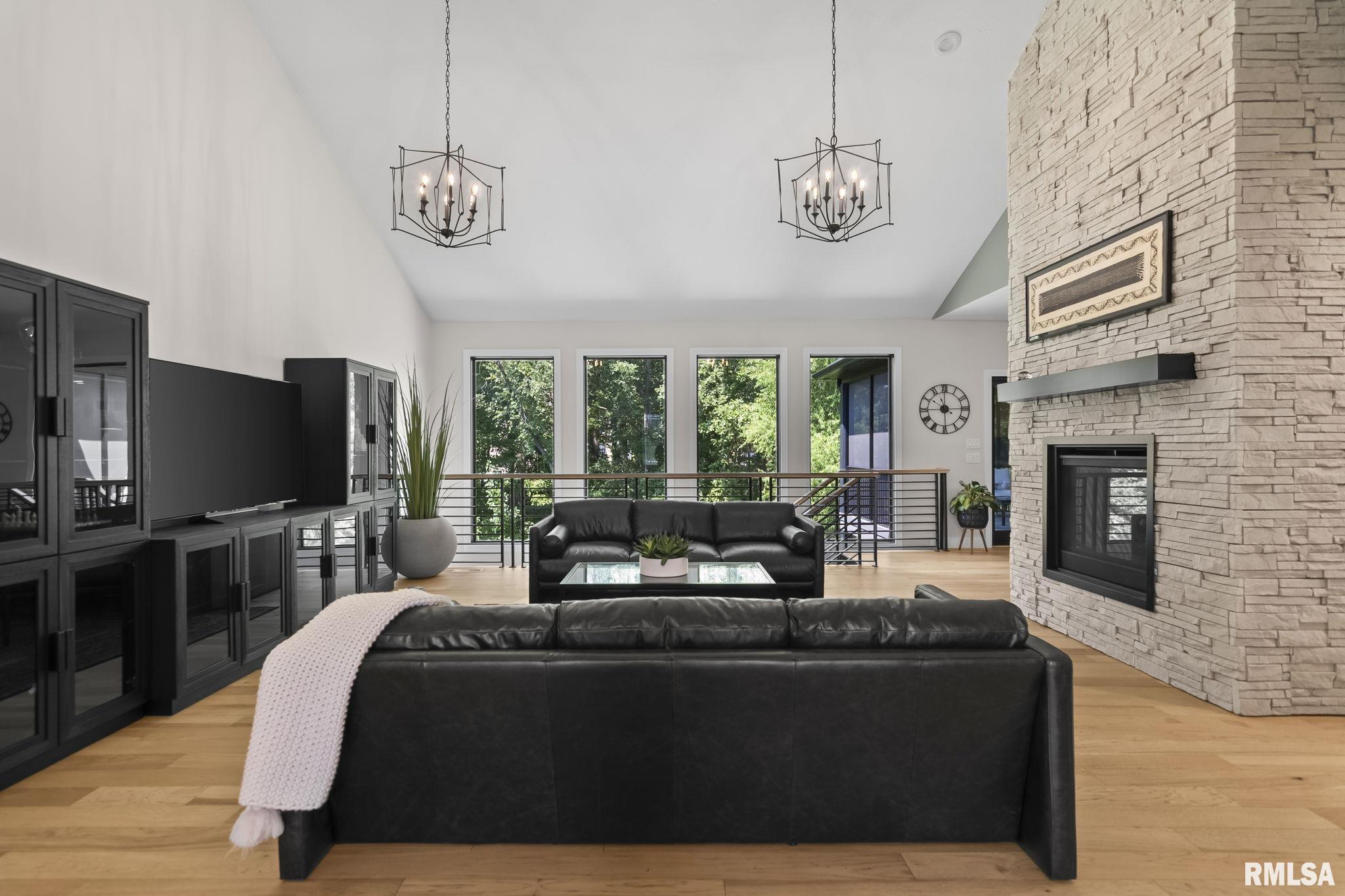 3833 Calla Lily Lane
