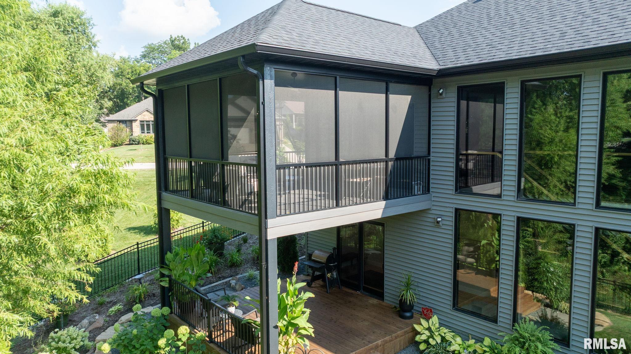 3833 Calla Lily Lane
