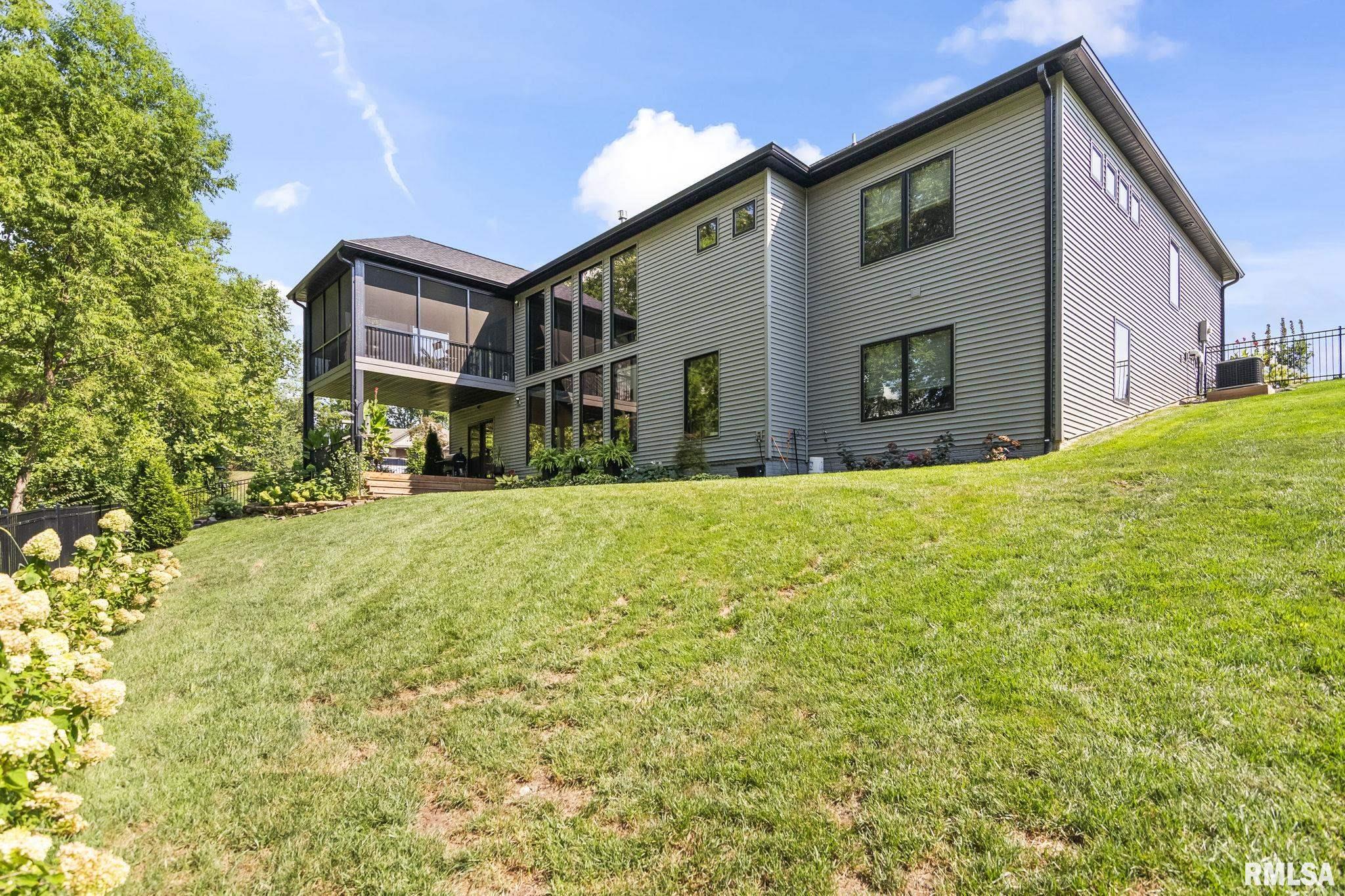 3833 Calla Lily Lane