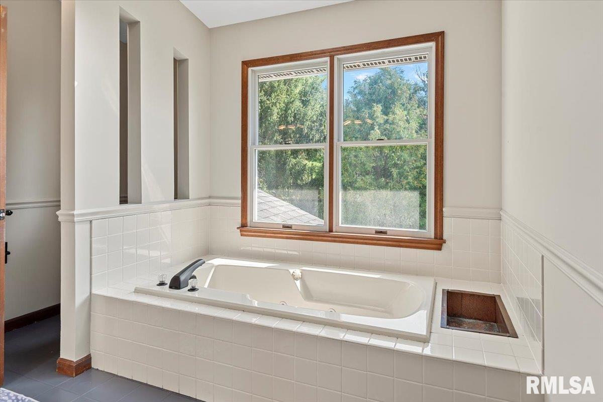 700 COUNTRY MEADOWS Drive