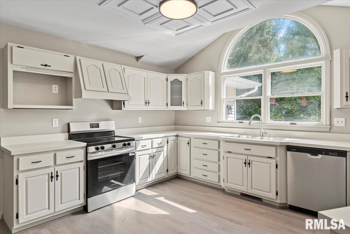 700 COUNTRY MEADOWS Drive