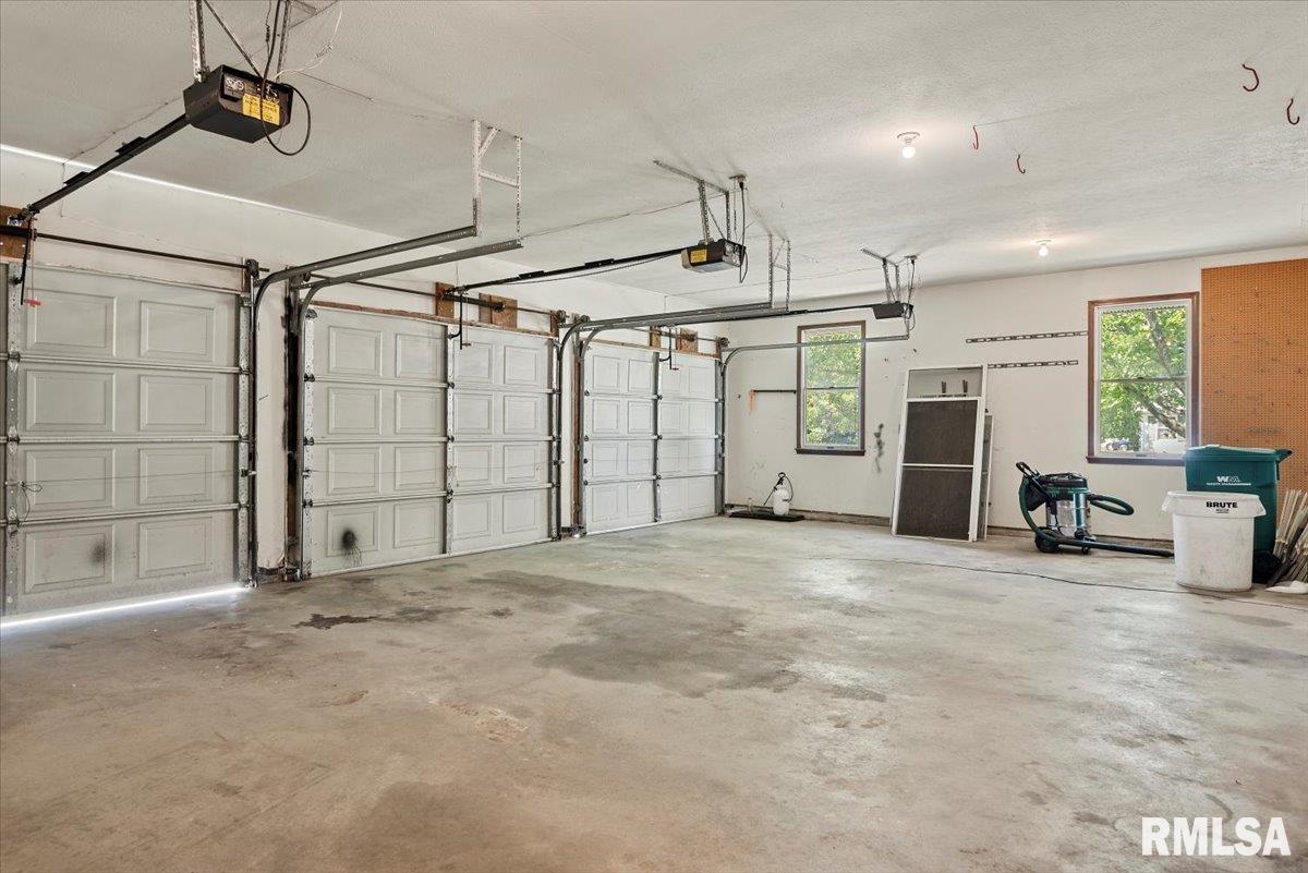 700 COUNTRY MEADOWS Drive