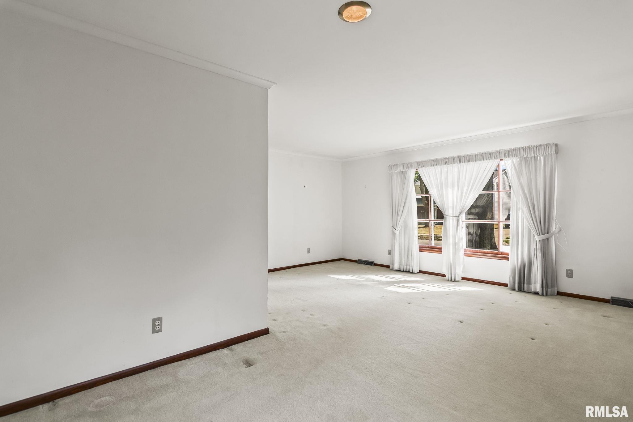 2709 ARLINGTON Drive