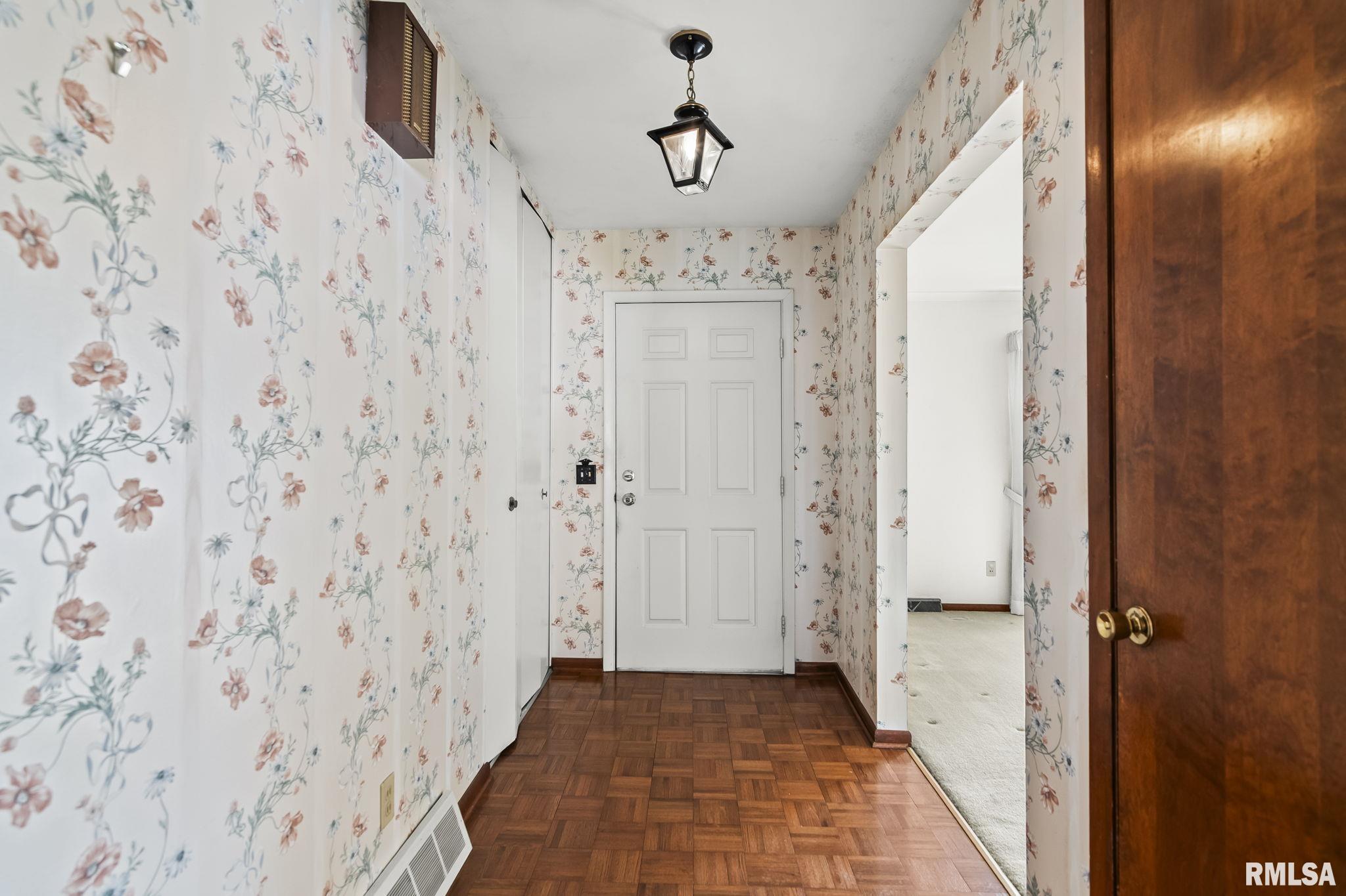 2709 ARLINGTON Drive