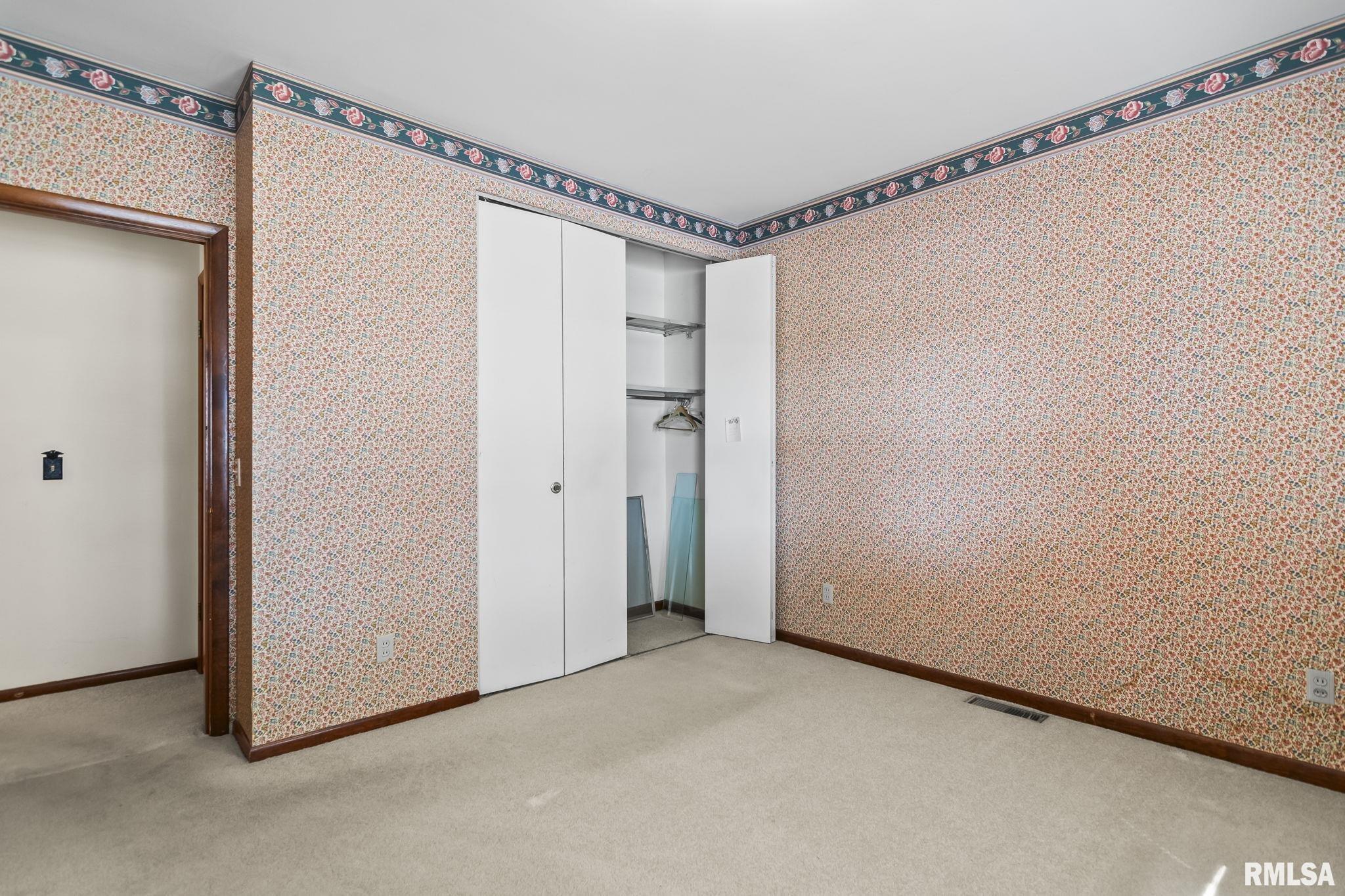 2709 ARLINGTON Drive