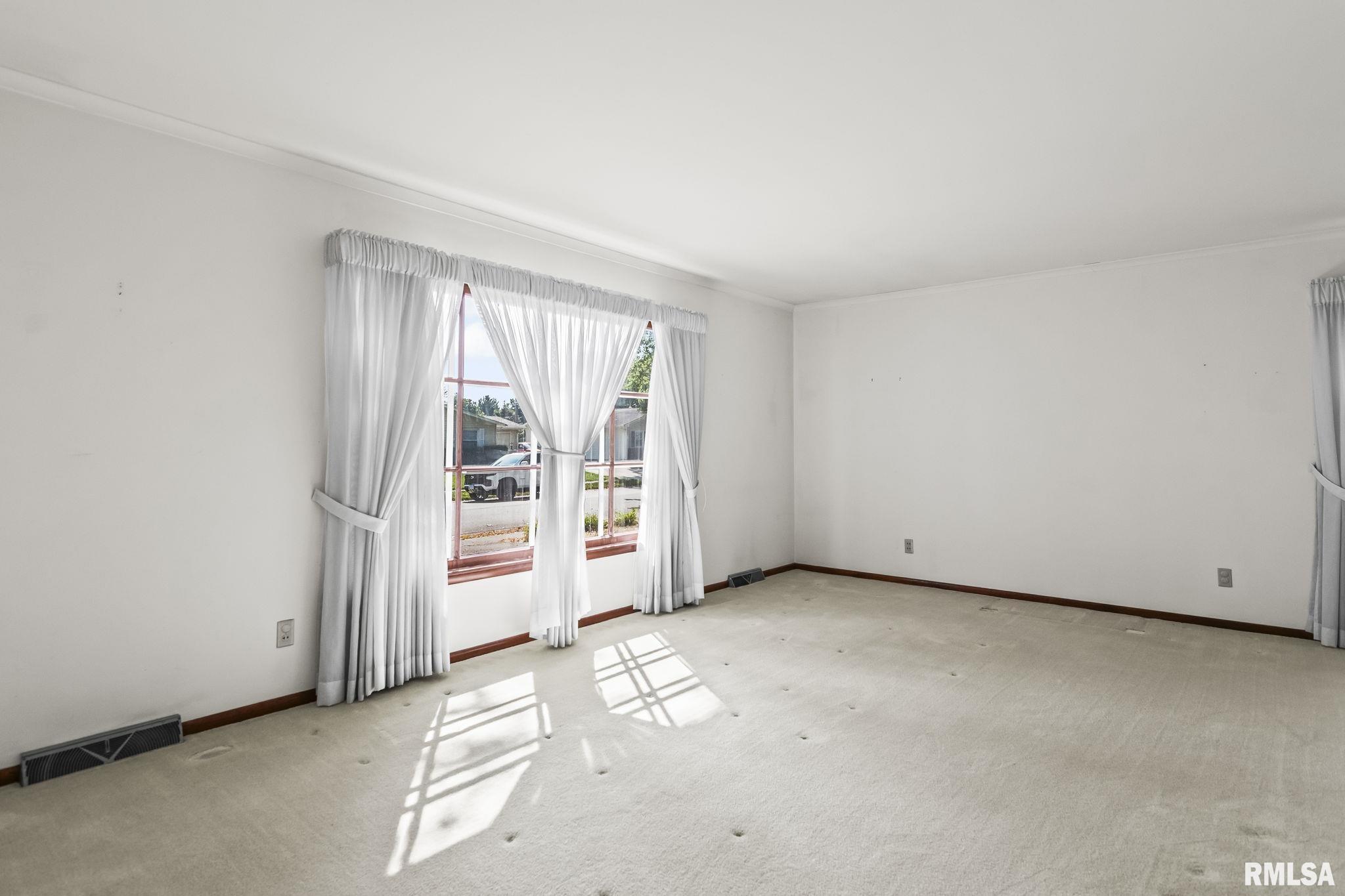 2709 ARLINGTON Drive