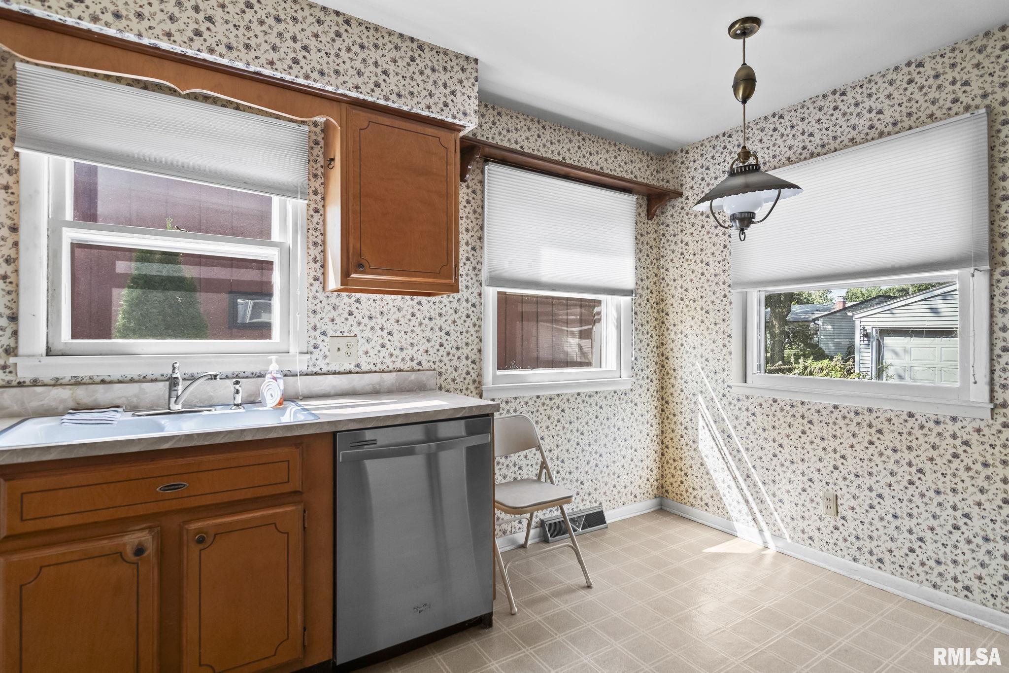 2709 ARLINGTON Drive