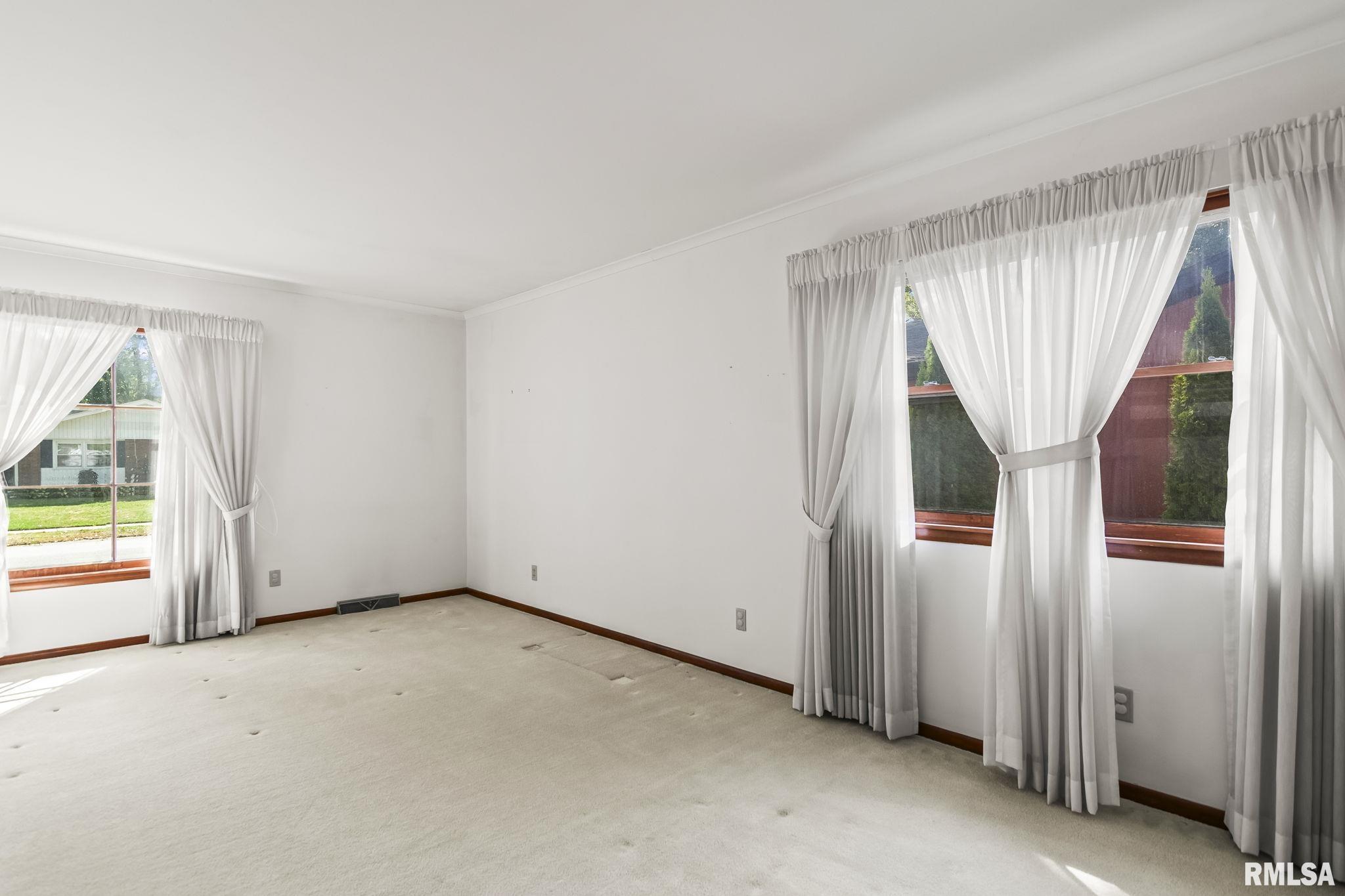 2709 ARLINGTON Drive