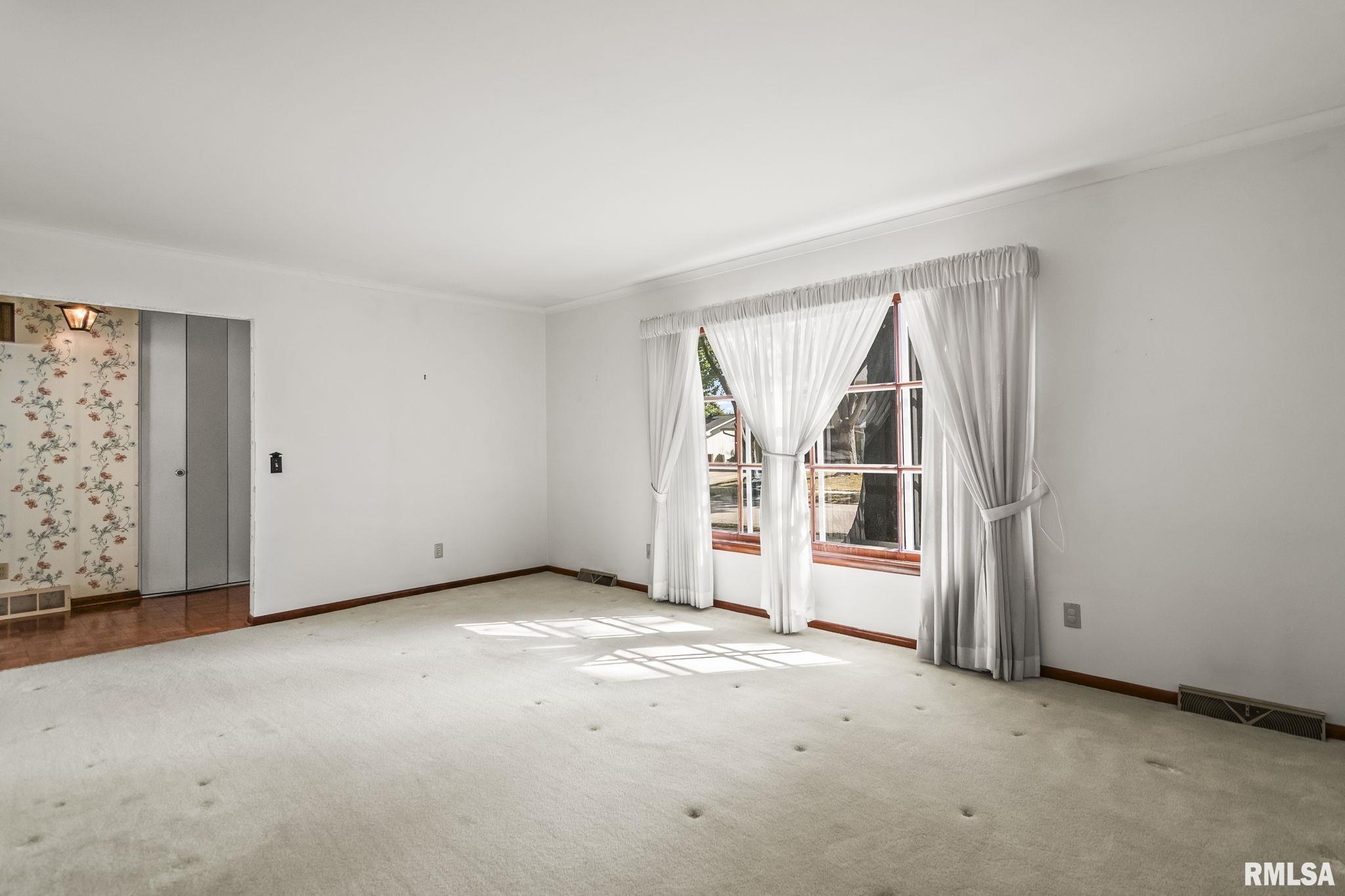 2709 ARLINGTON Drive