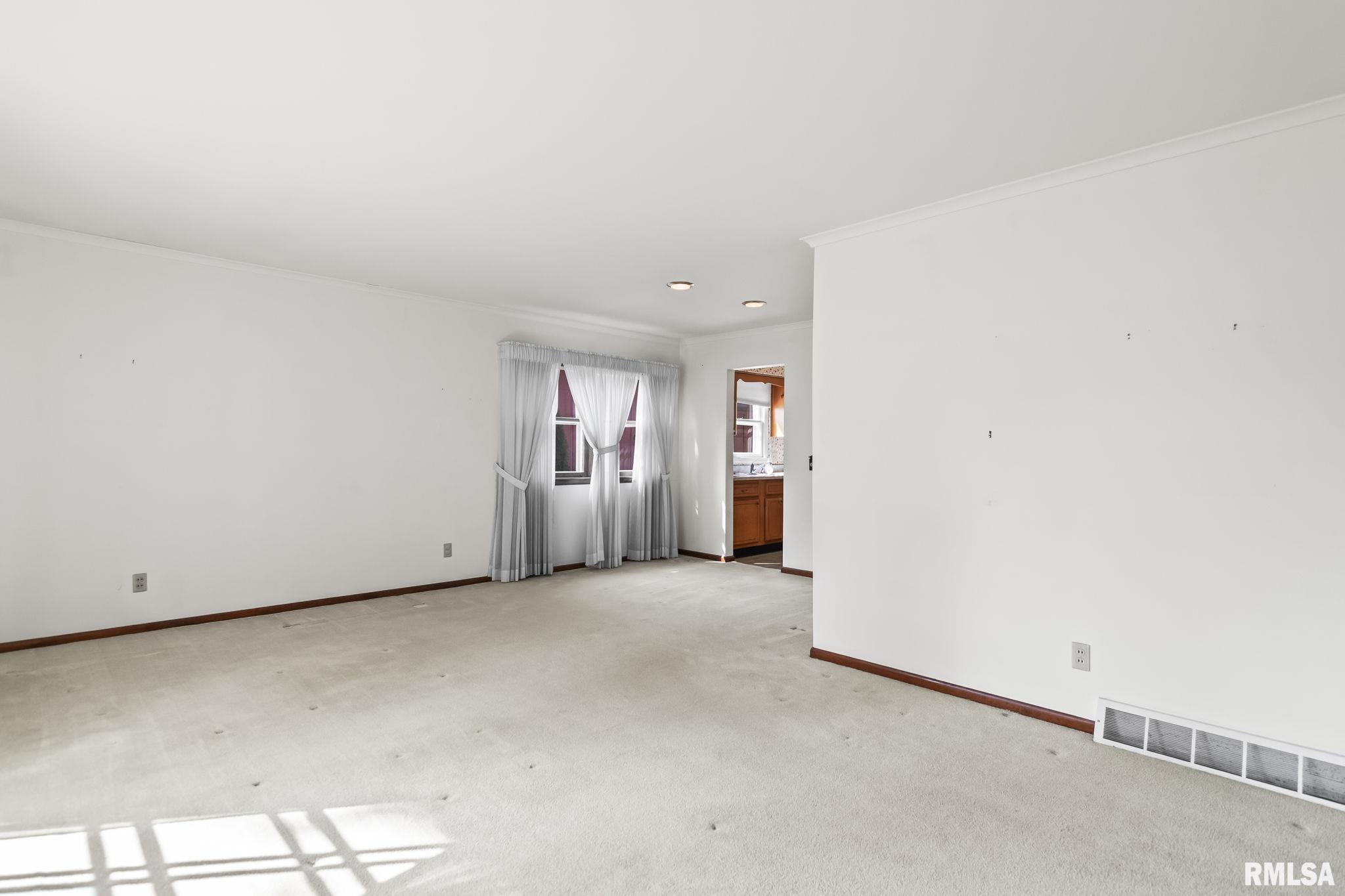 2709 ARLINGTON Drive