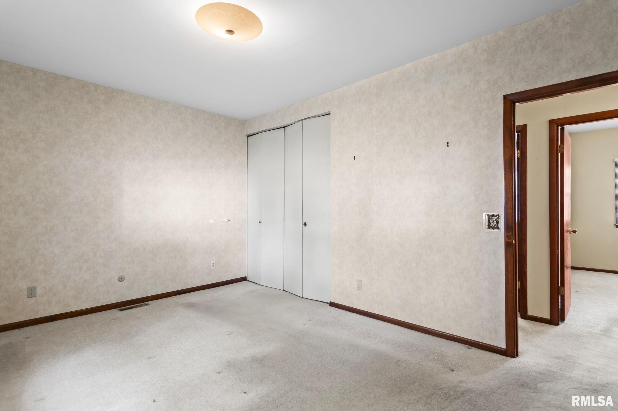 2709 ARLINGTON Drive