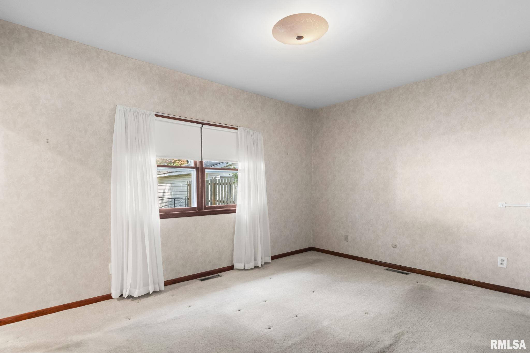 2709 ARLINGTON Drive