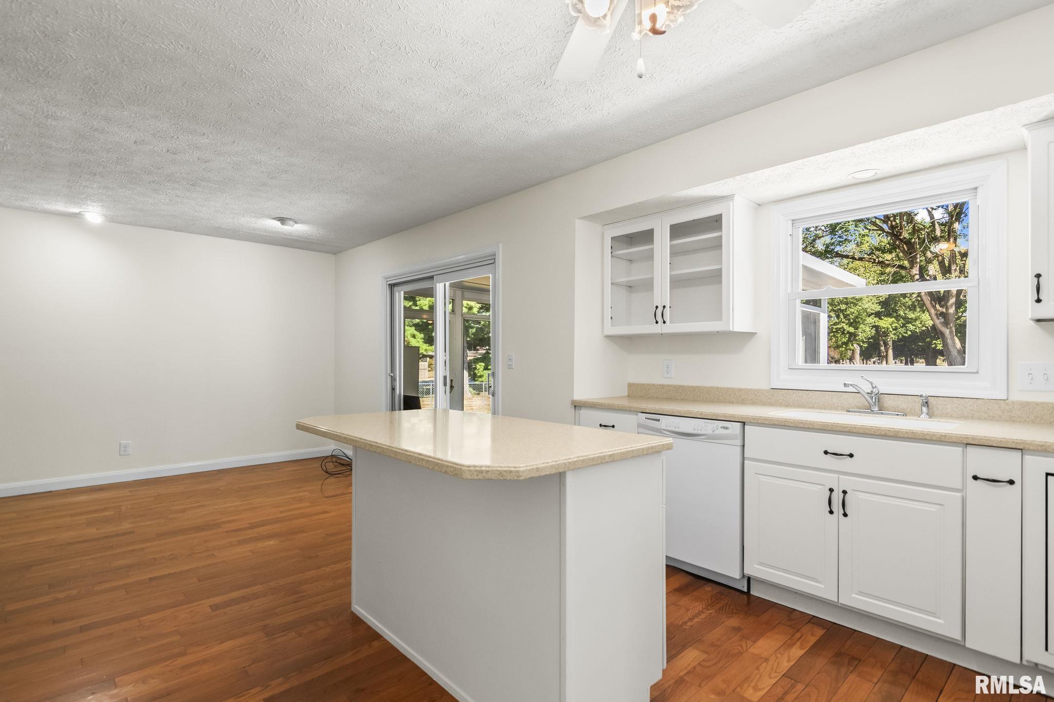 1 ROOSEVELT Road