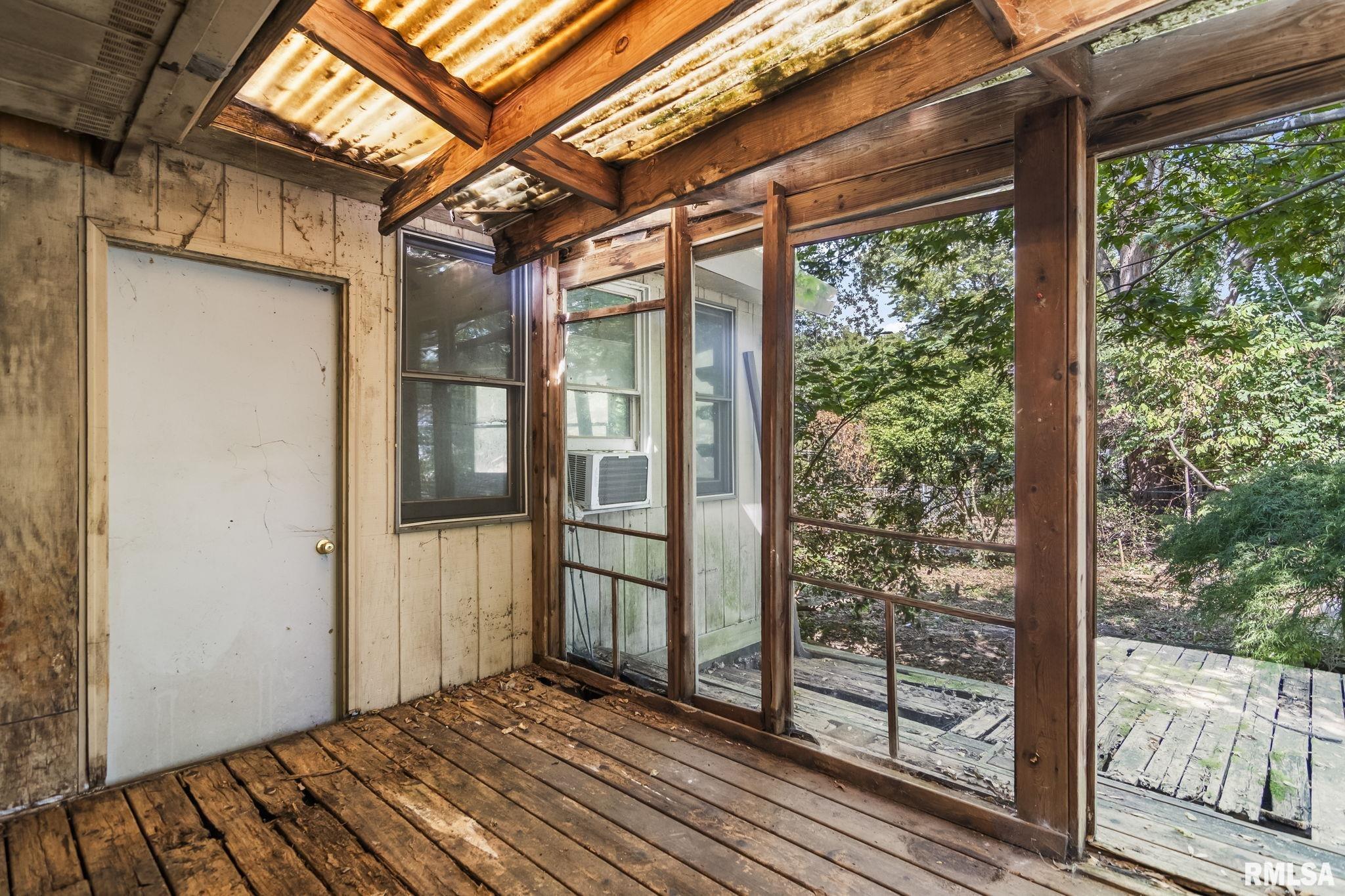 2833 White Plains Court