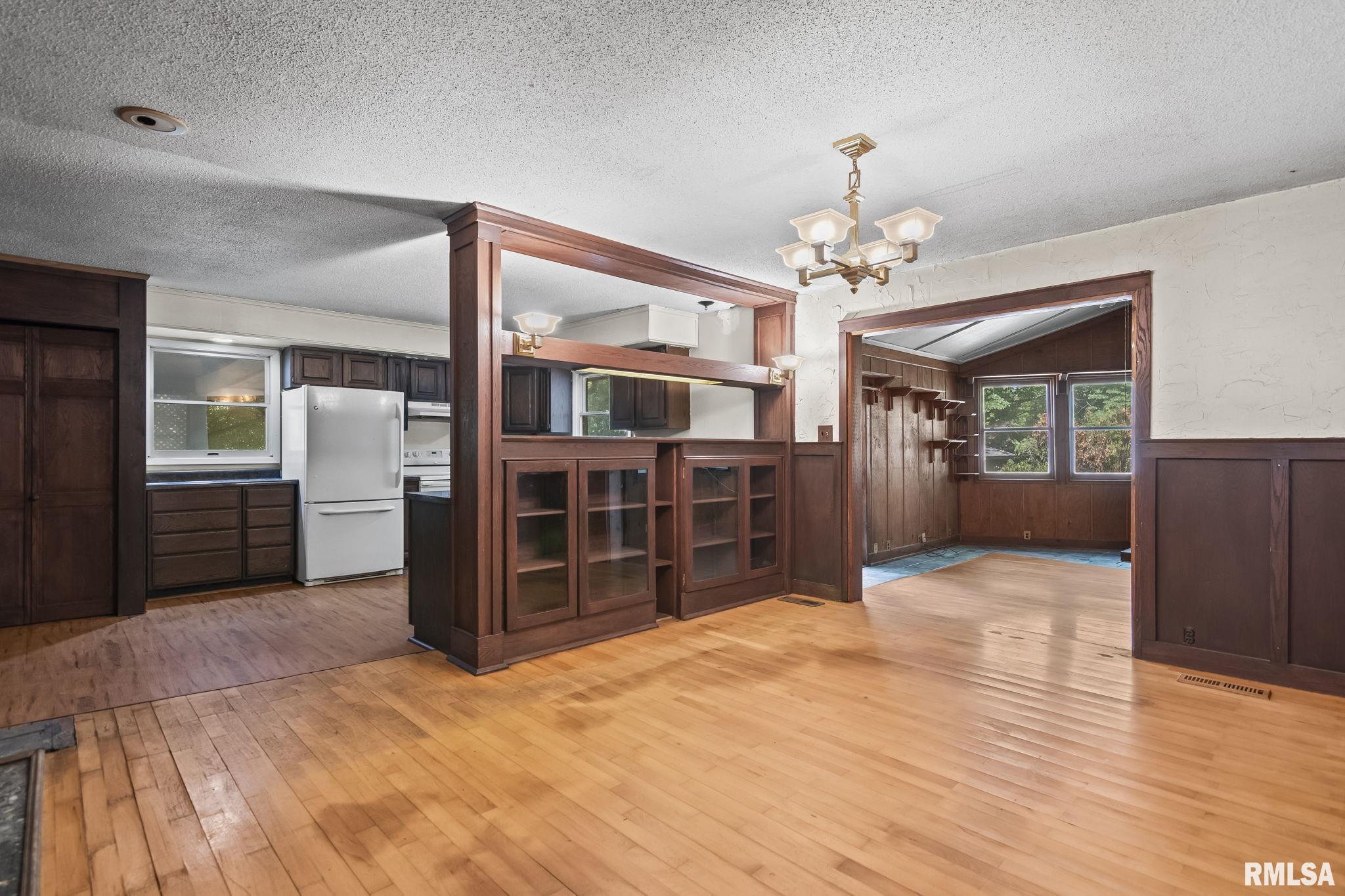 2833 White Plains Court