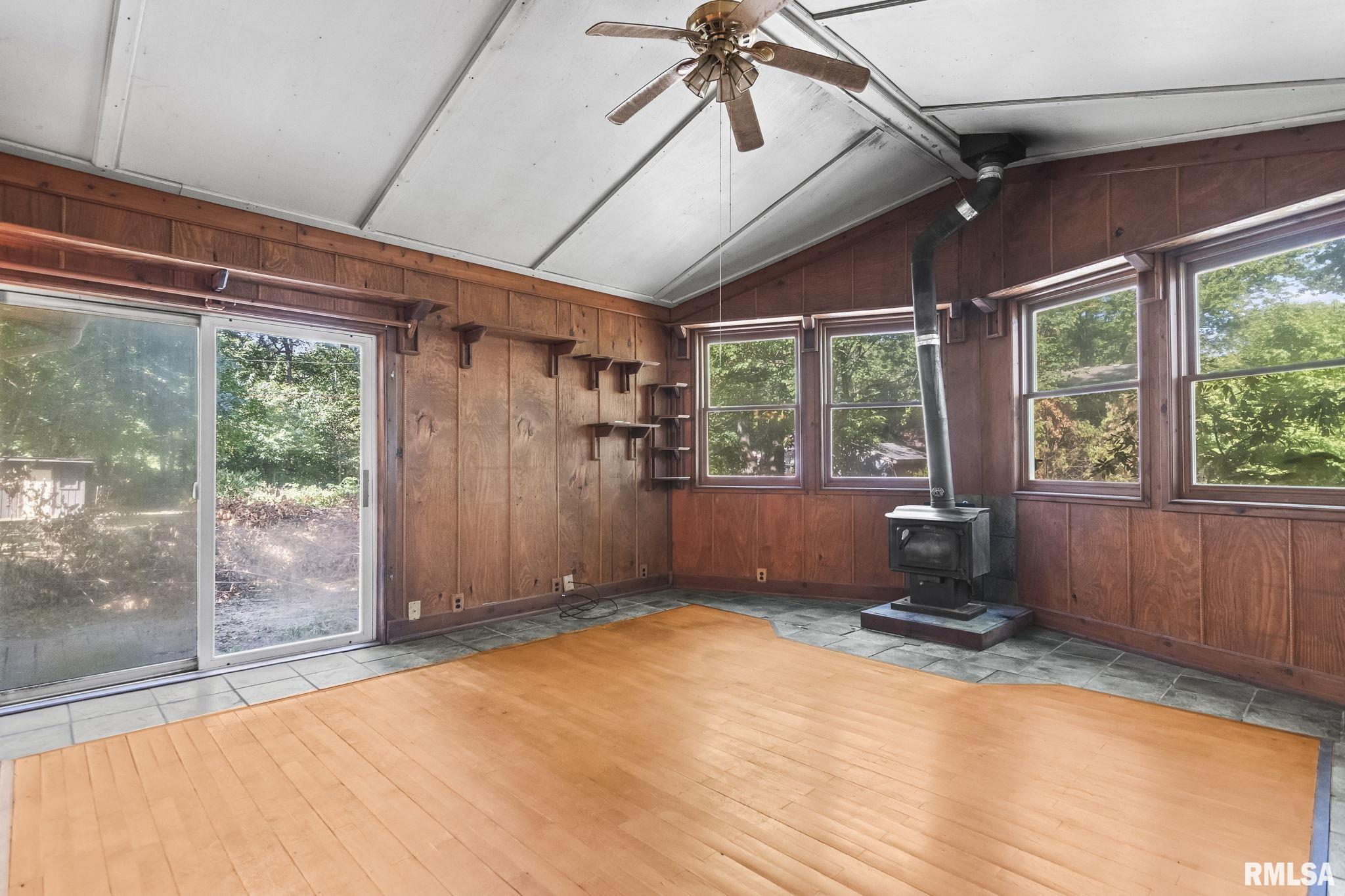 2833 White Plains Court