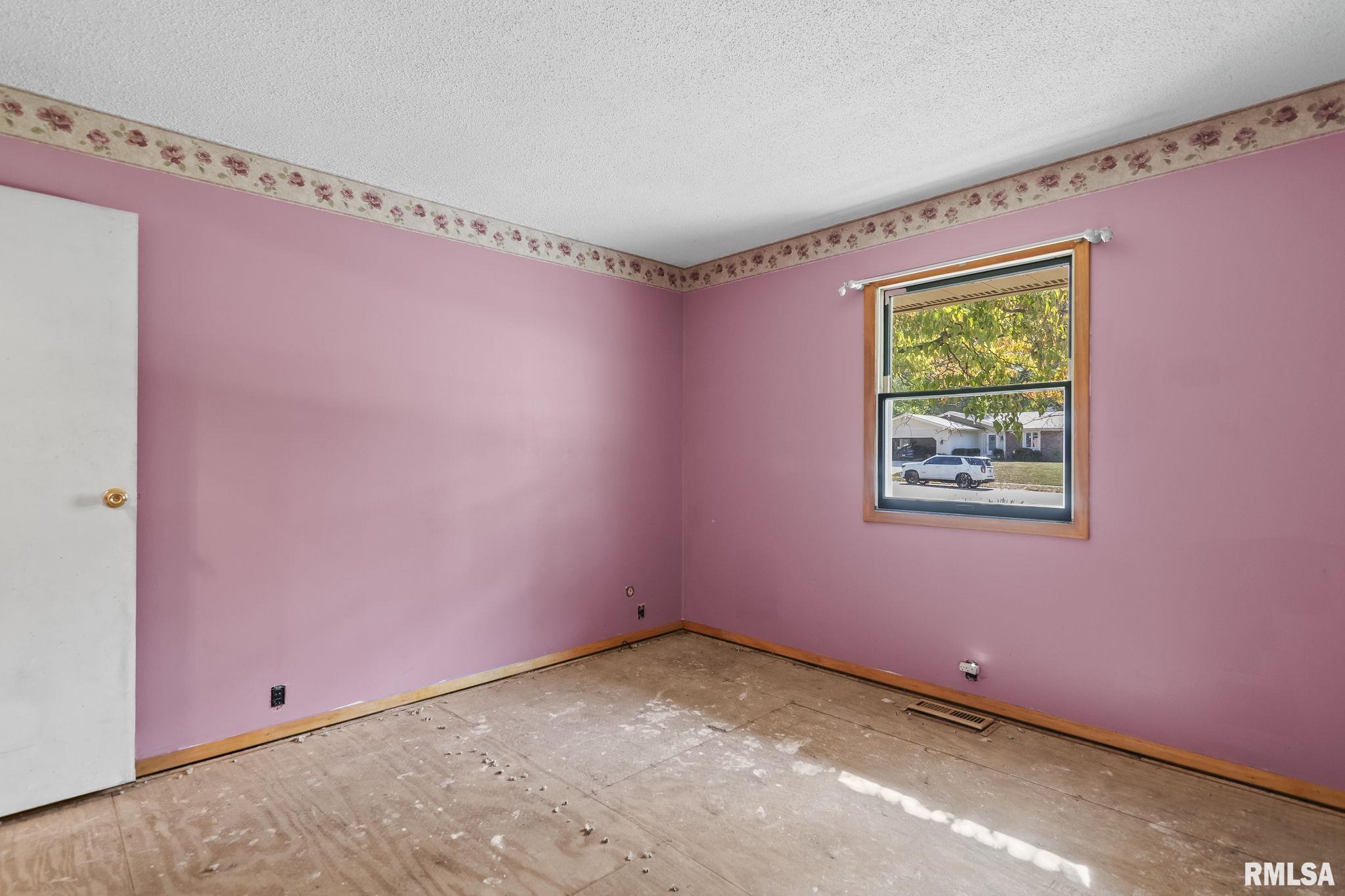 2833 White Plains Court