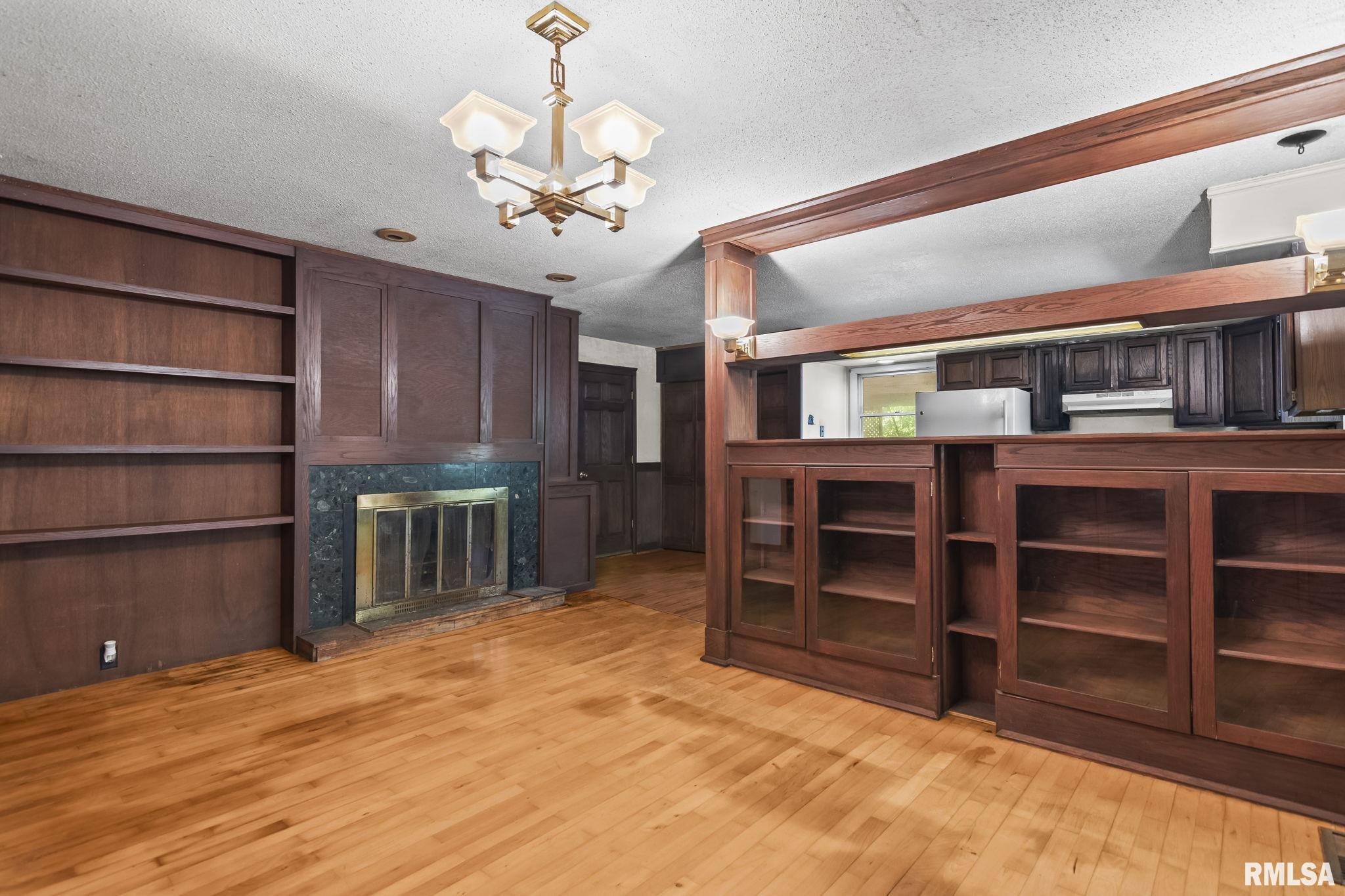 2833 White Plains Court