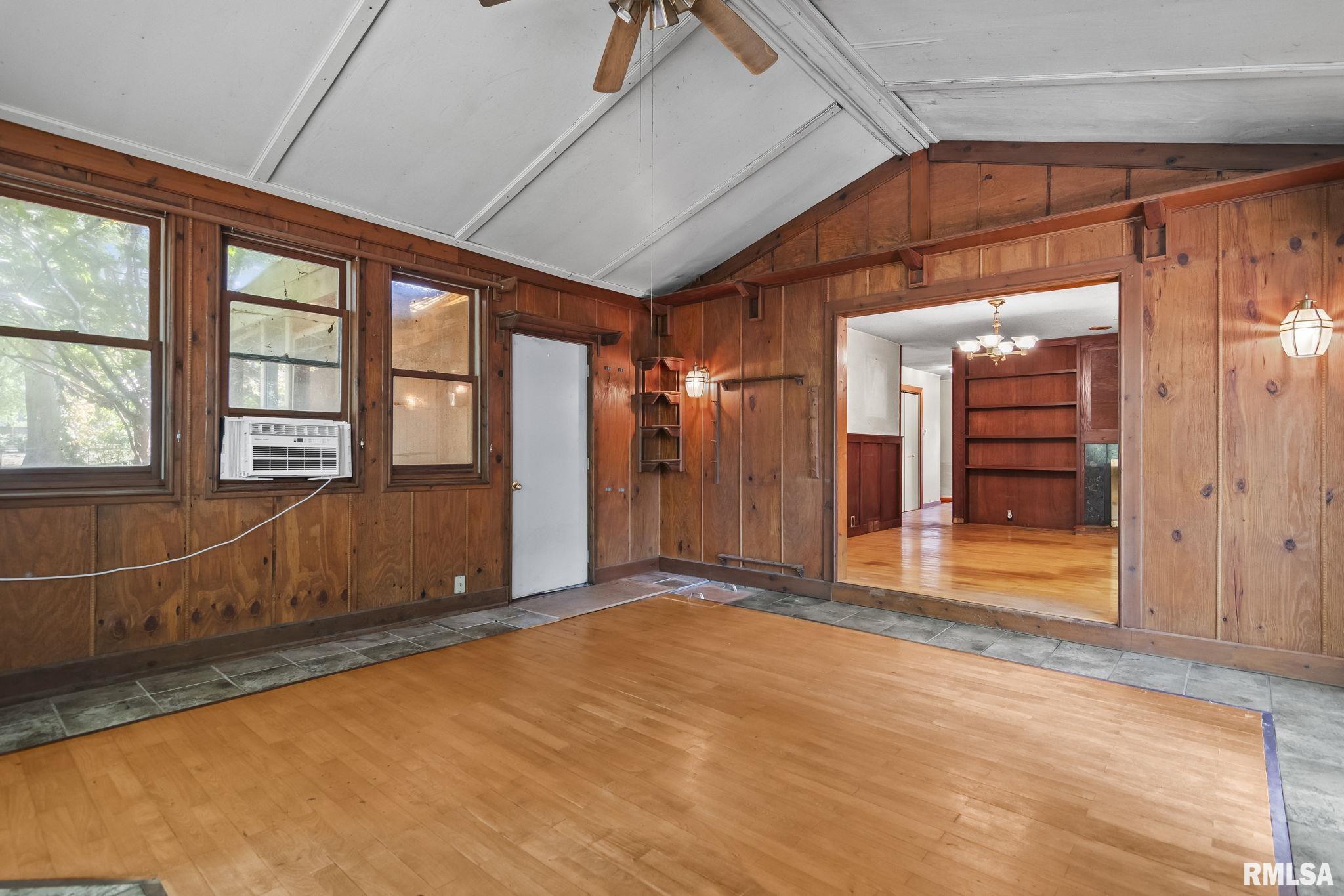 2833 White Plains Court