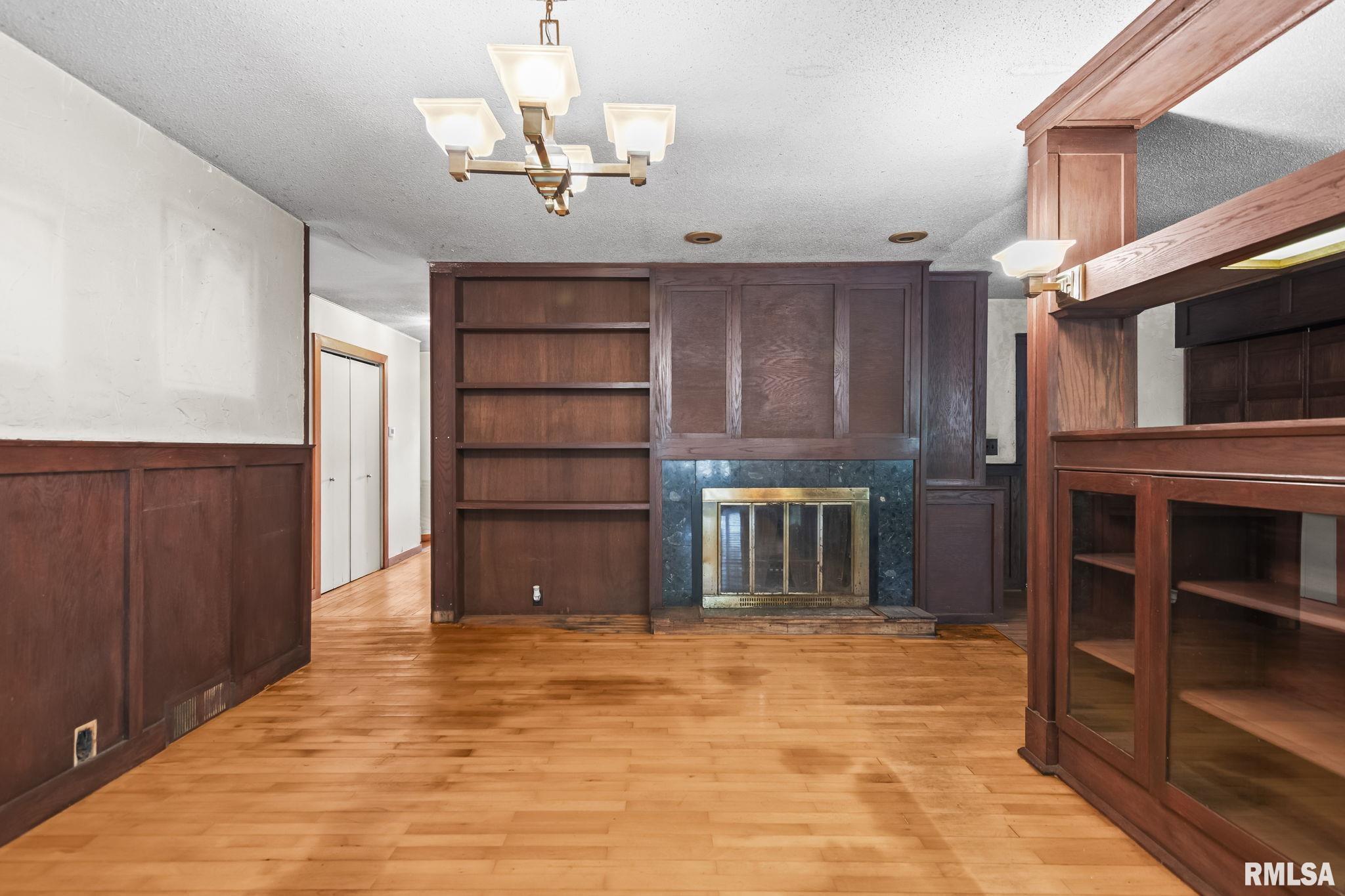 2833 White Plains Court